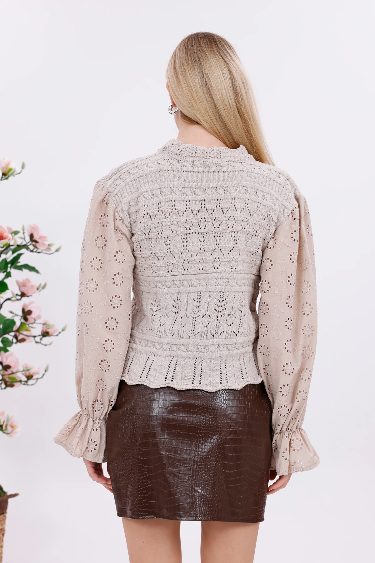 Fisto Detaylı Dantel Bluz