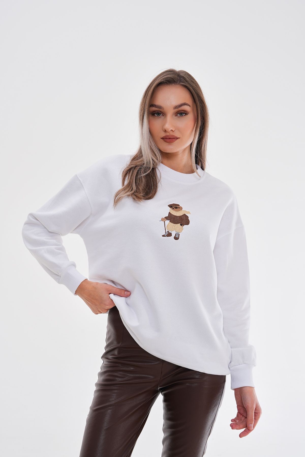 Ekru Ayıcık Nakışlı Şardonlu Örme Sweatshırt