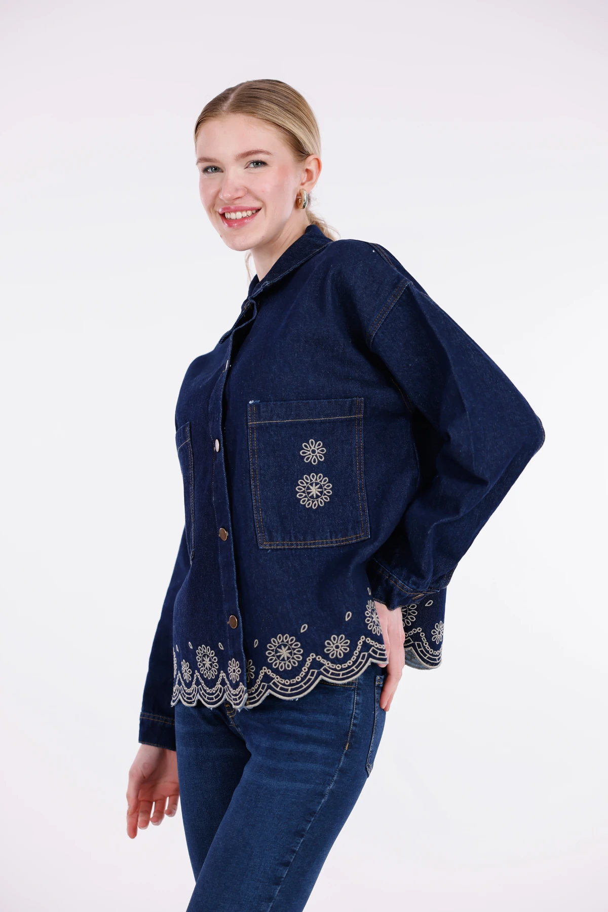 Etnik Desen İşlemeli Çift Cepli Kot Ceket Lacivert