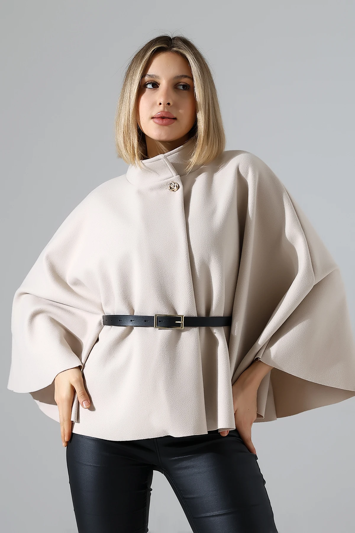 Gold Düğme Detaylı Kemerli Kaşe Panço