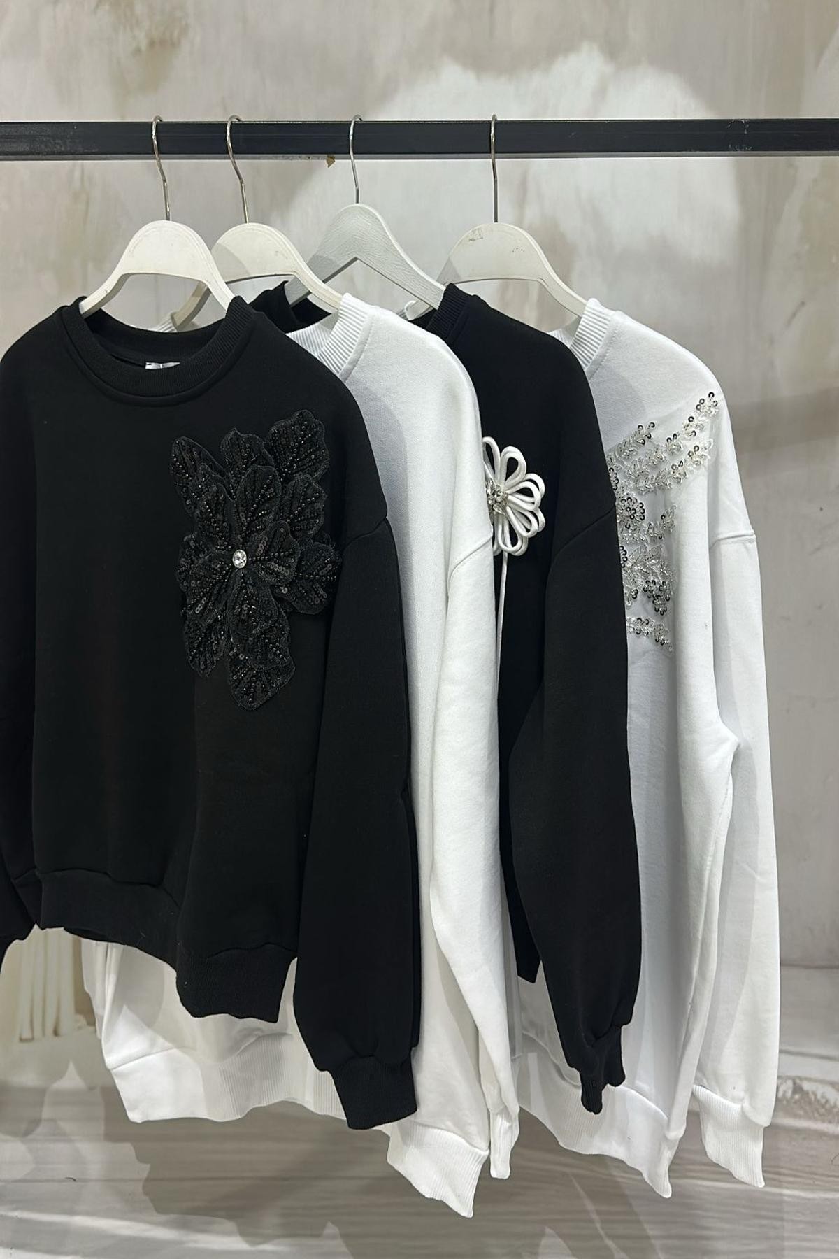 Taş ve Pul İşlemeli Beyaz Sweatshirt