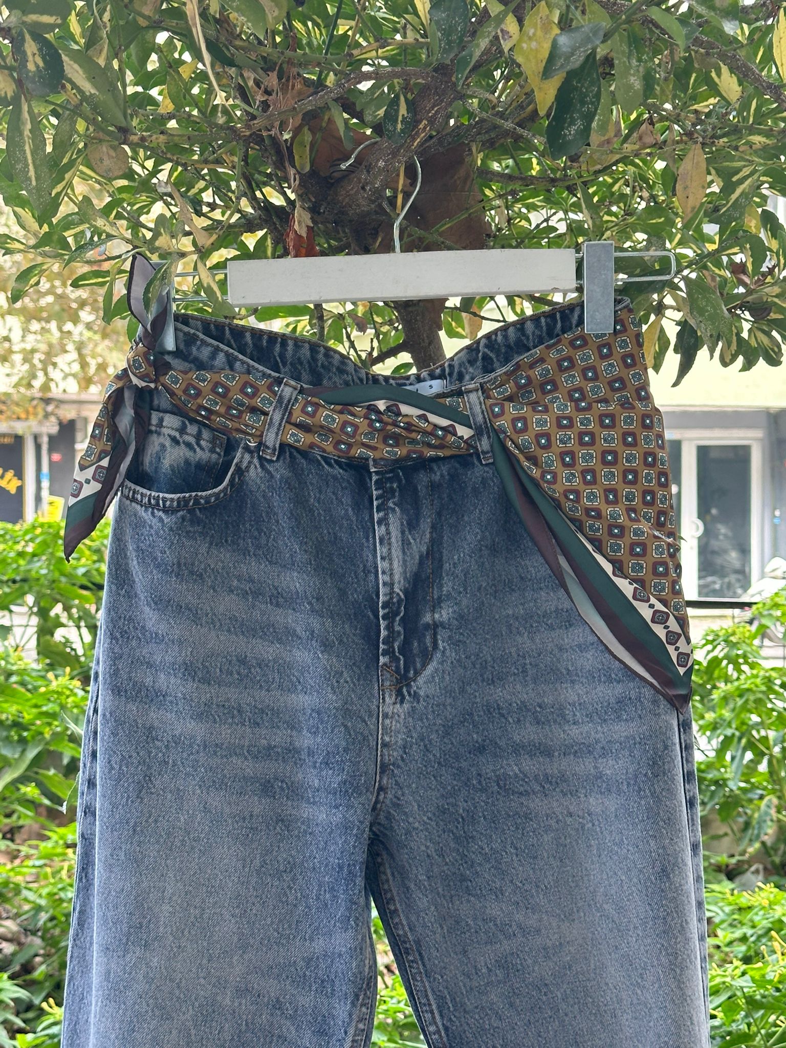 Vintage Görünümlü Düz Paça Yüksek Bel Jean – Şal Detaylı