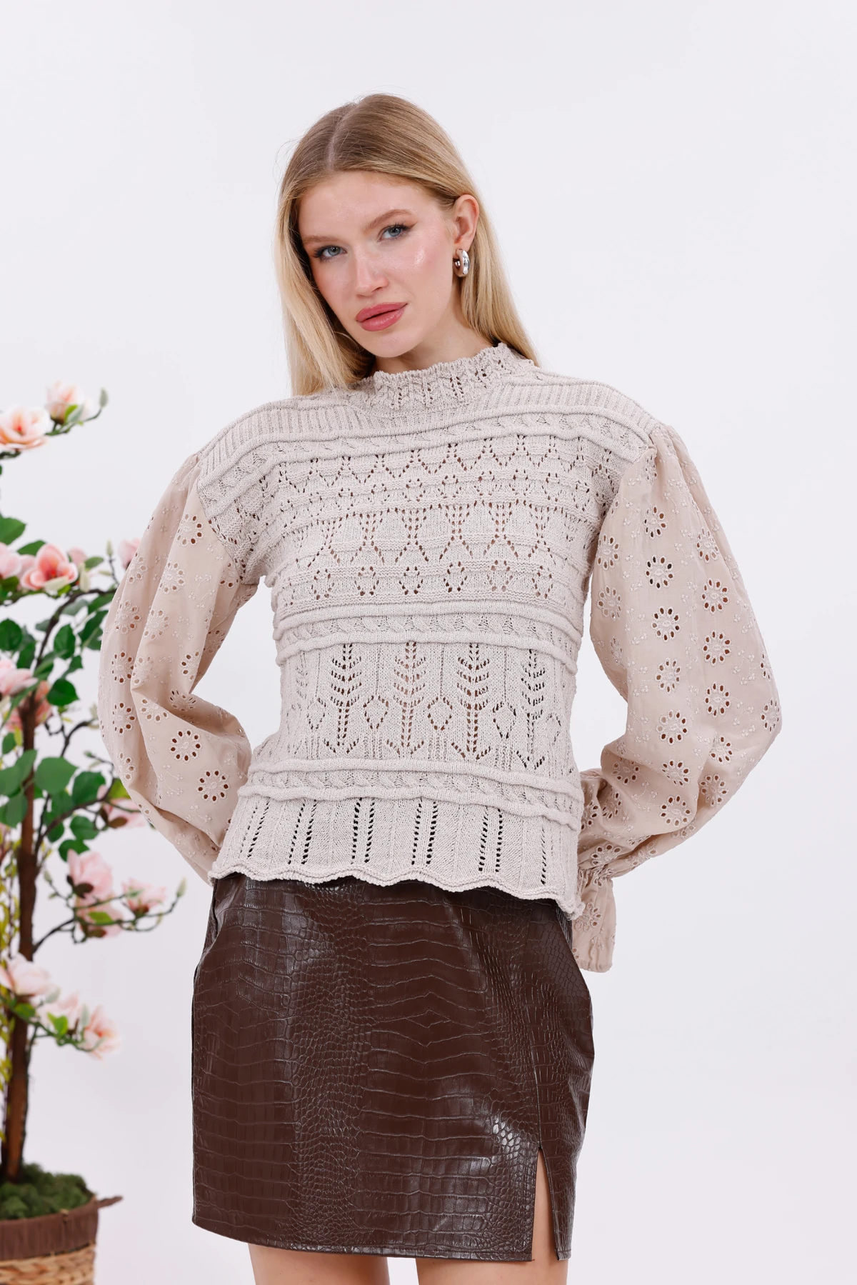 Fisto Detaylı Dantel Bluz