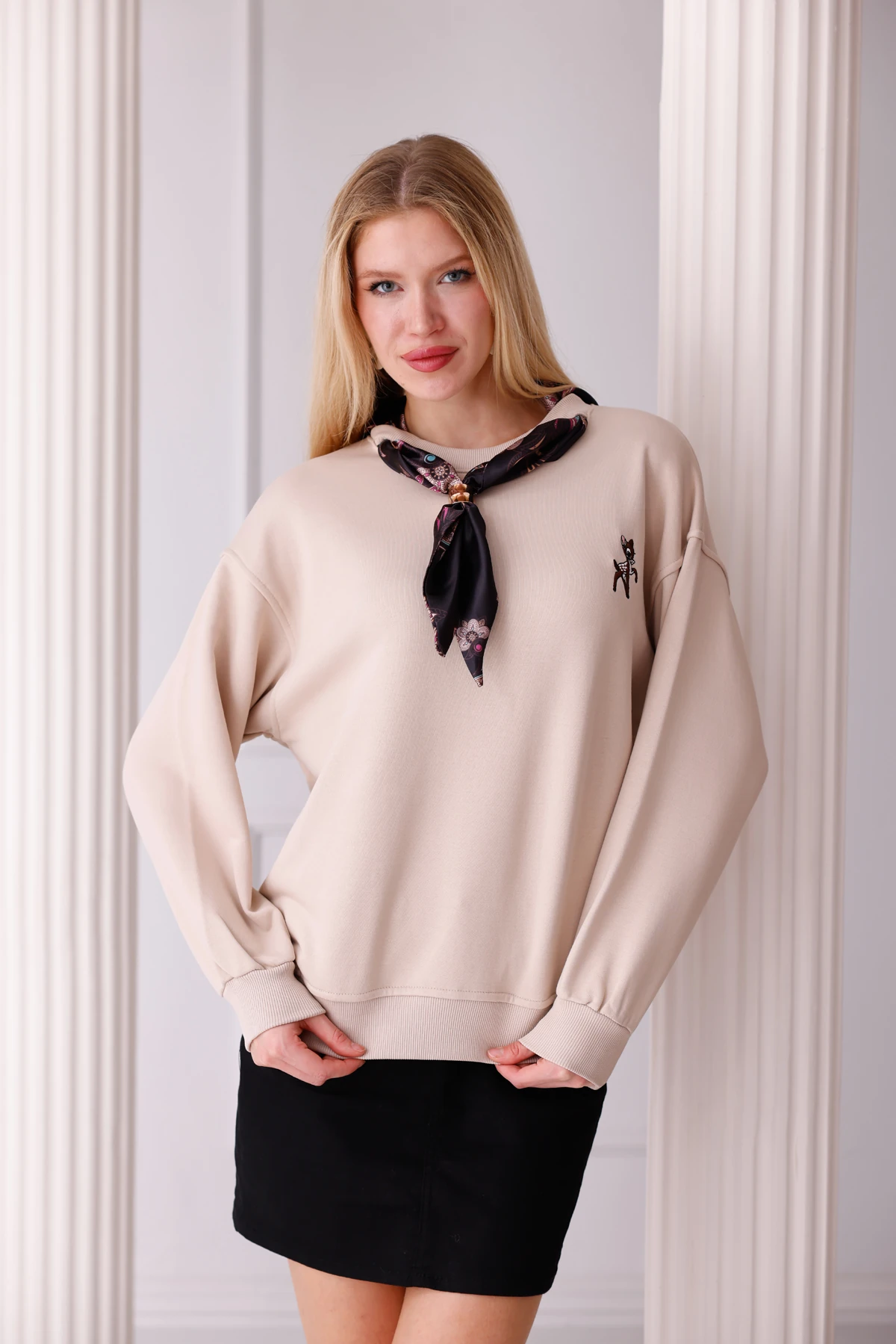 Fular Detaylı Nakışlı Oversize Sweatshirt