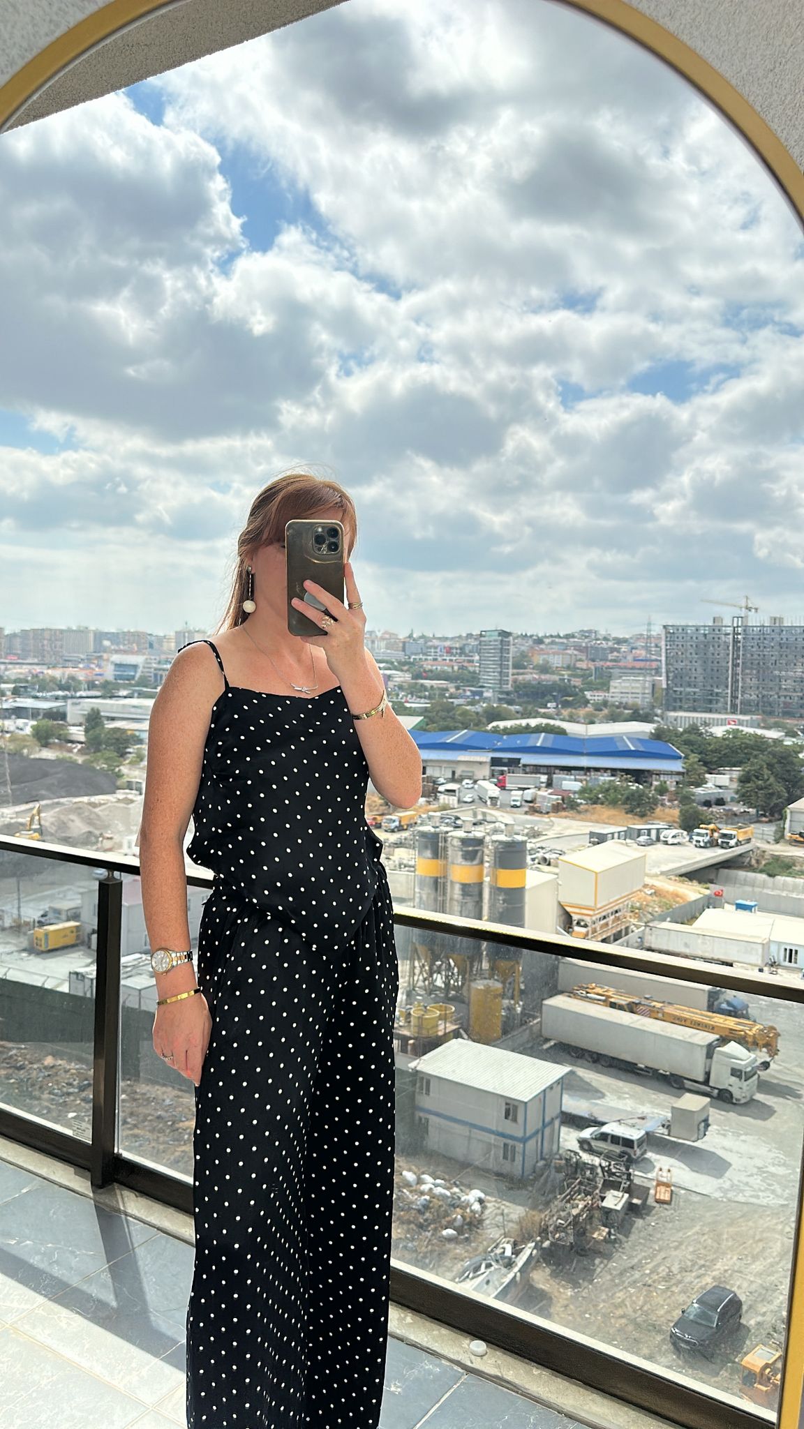 Puantiyeli Saten Sırt Dekolteli Takım