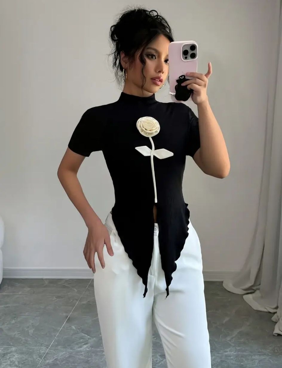 Siyah Gül Aplikeli Asimetrik Ribana Bluz