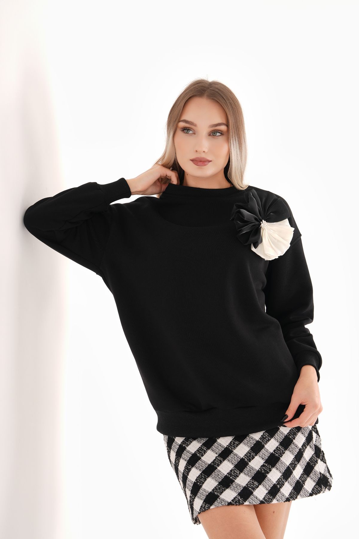 Chence Gül Aplikeli Sweatshirt