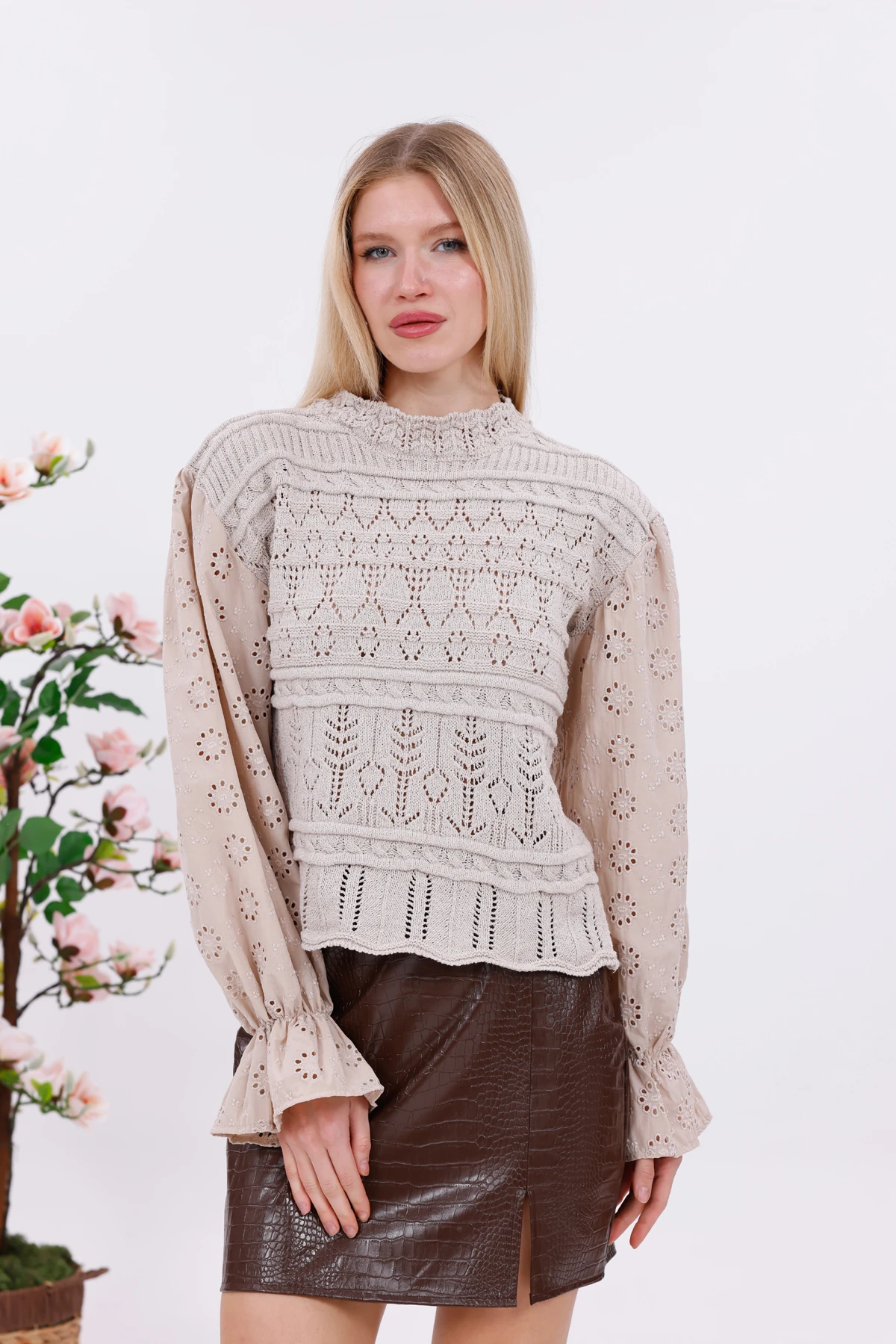 Fisto Detaylı Dantel Bluz