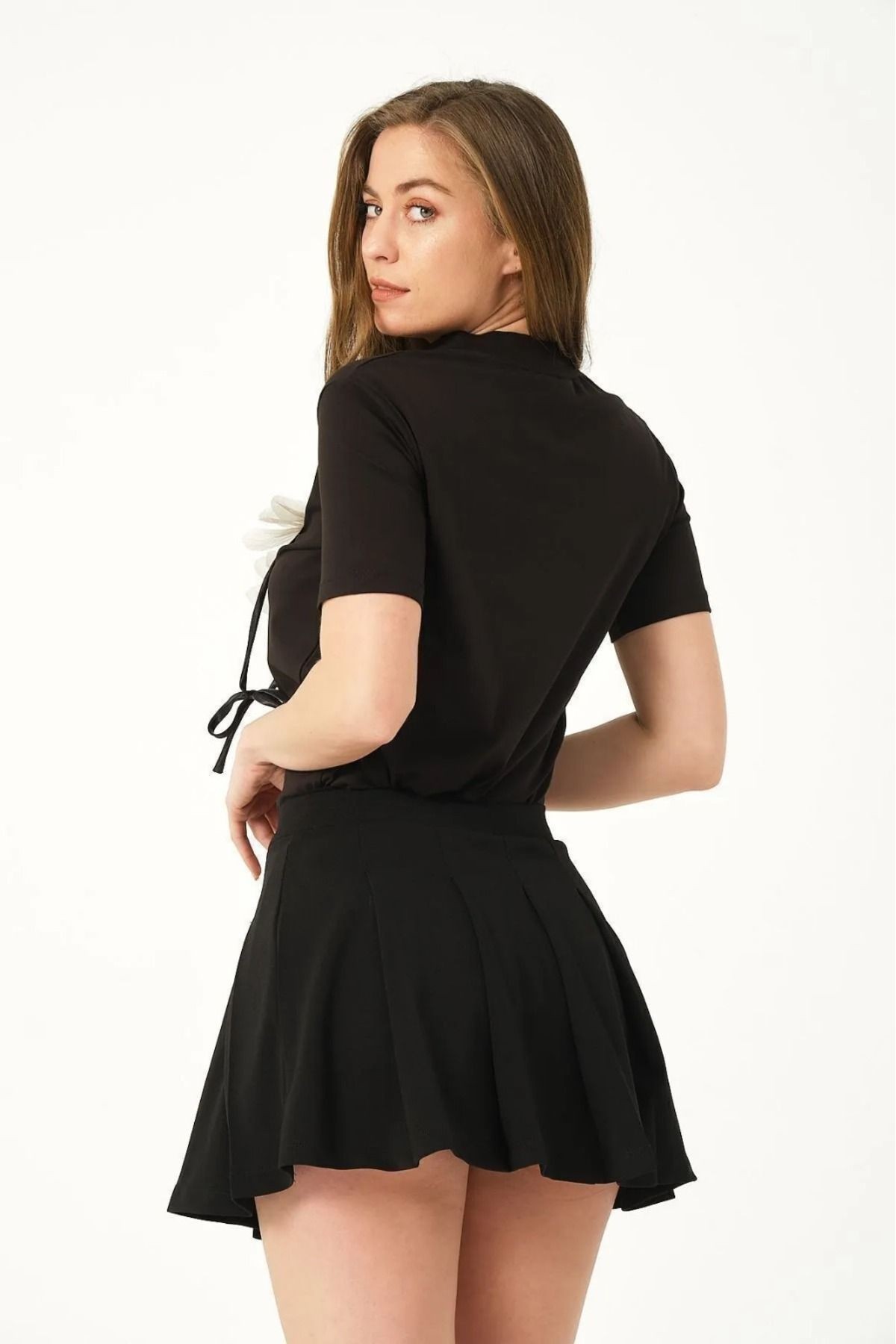 Papatya Aplikeli T-Shirt Siyah