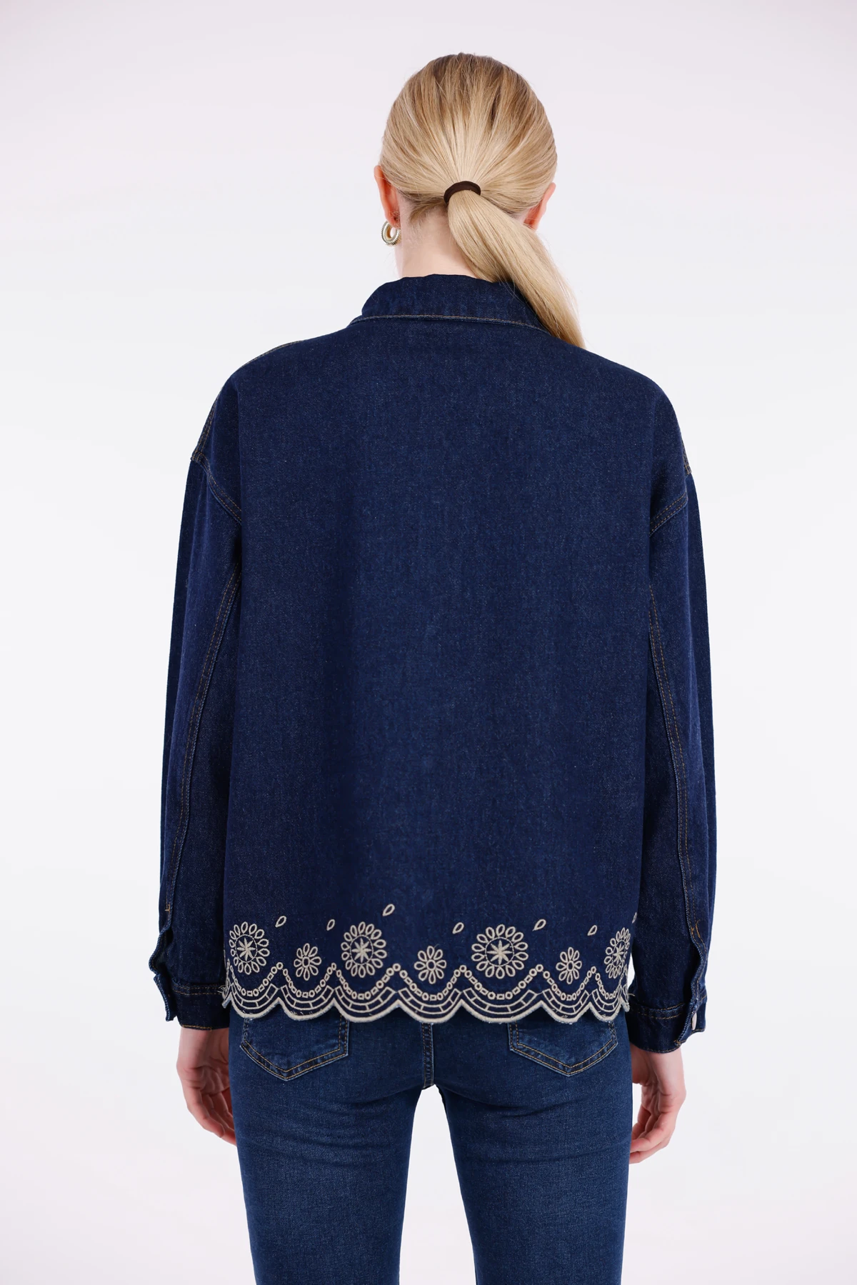 Etnik Desen İşlemeli Çift Cepli Kot Ceket Lacivert