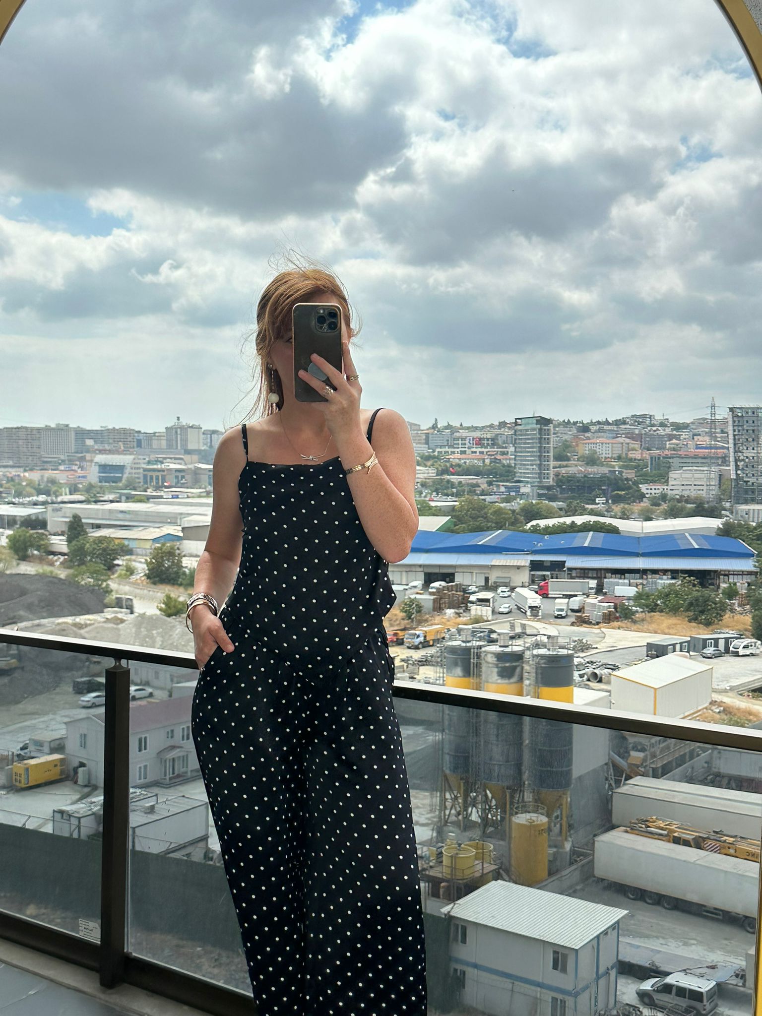 Puantiyeli Saten Sırt Dekolteli Takım