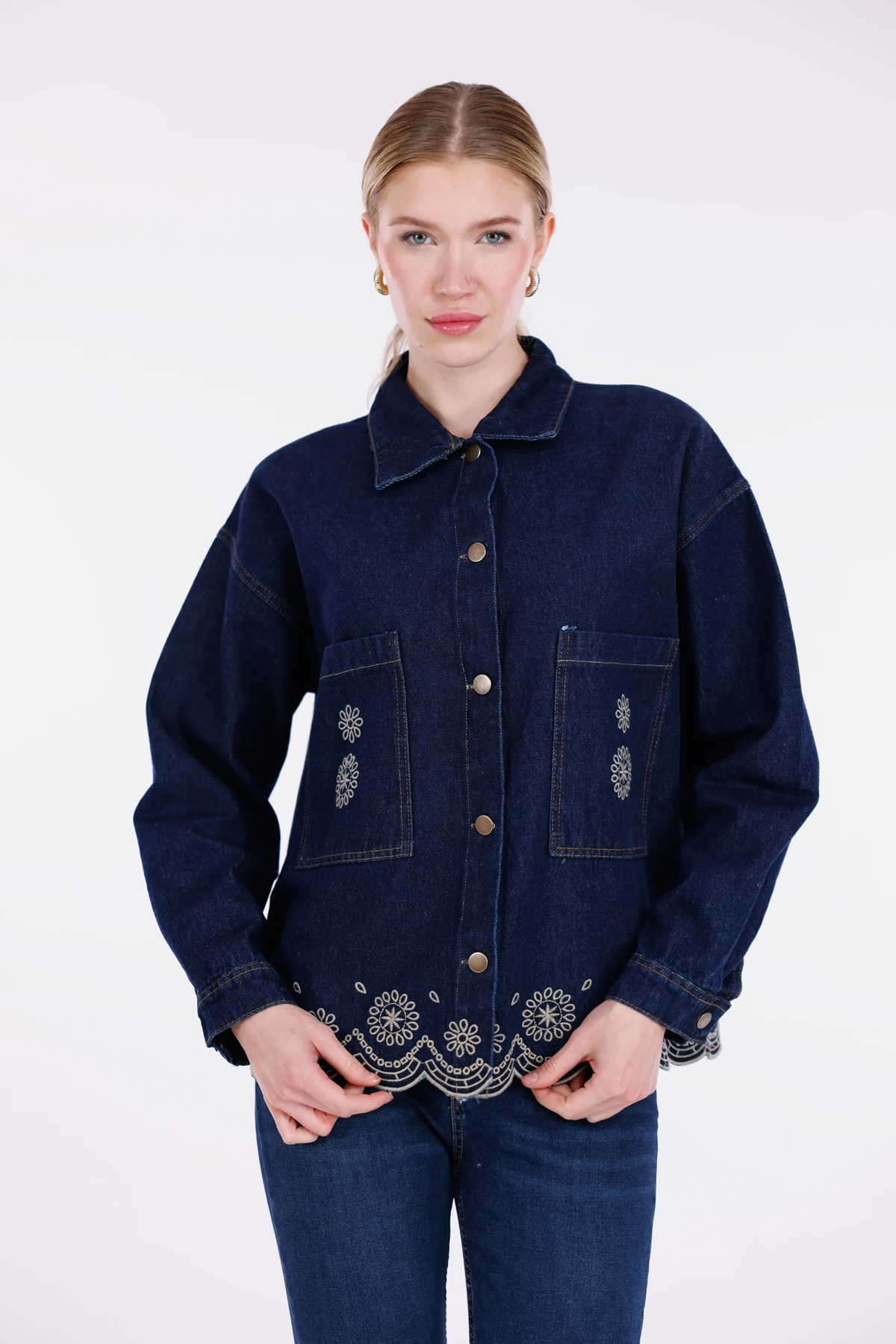 Etnik Desen İşlemeli Çift Cepli Kot Ceket Lacivert