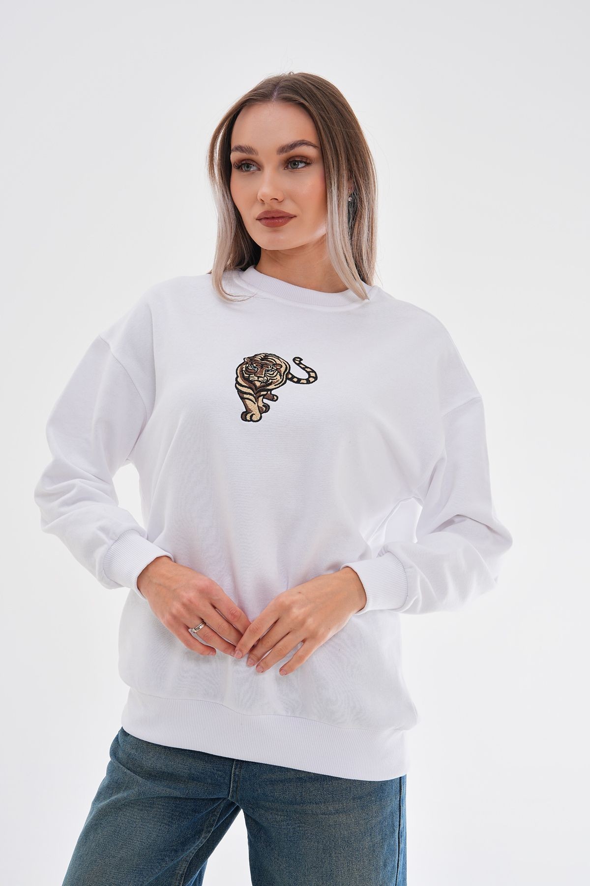Ekru Aslan Nakışlı Şardonlu Örme Sweatshırt