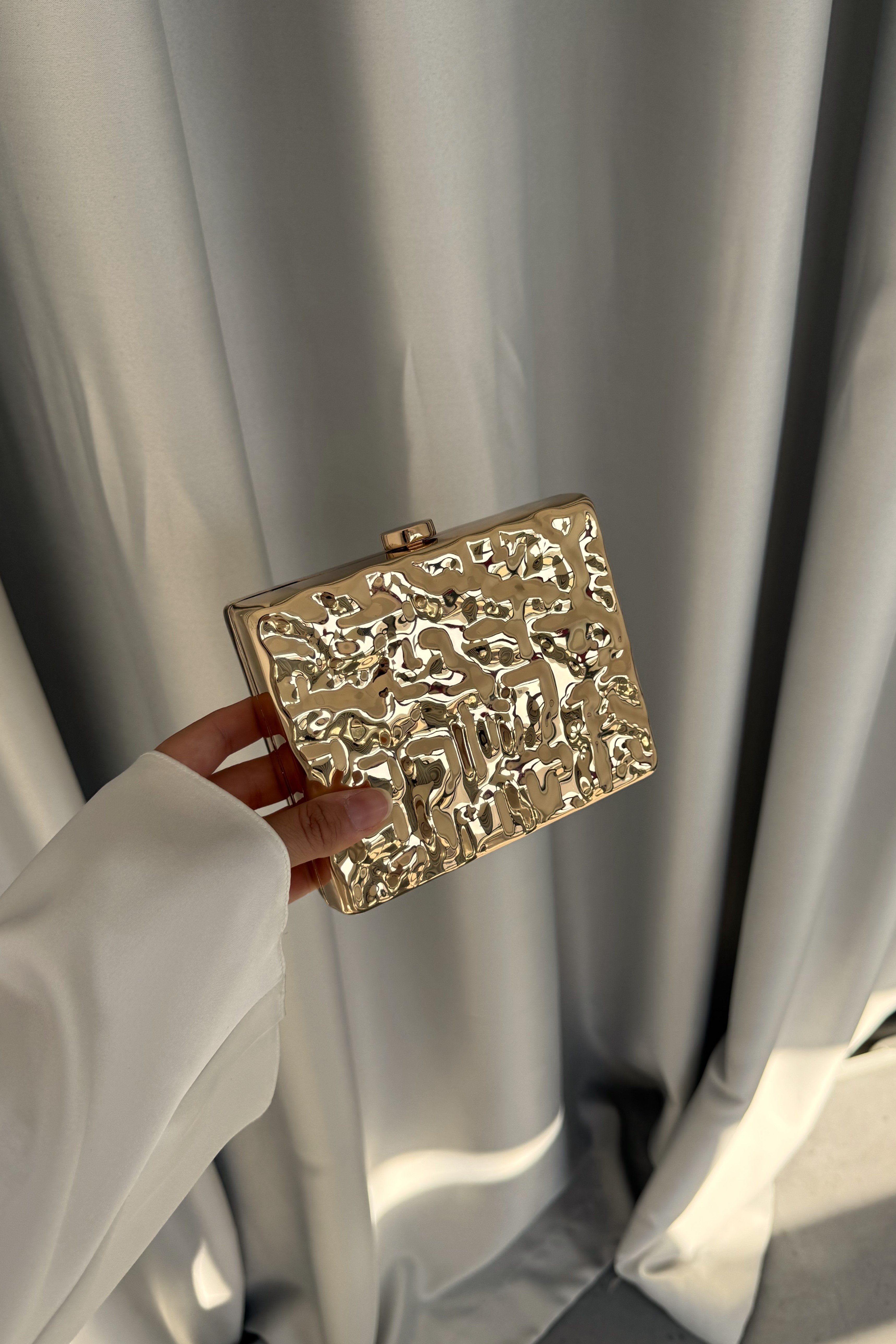 Kıvrımlı Metal Abiye Çanta Gold  (Özel Stok)