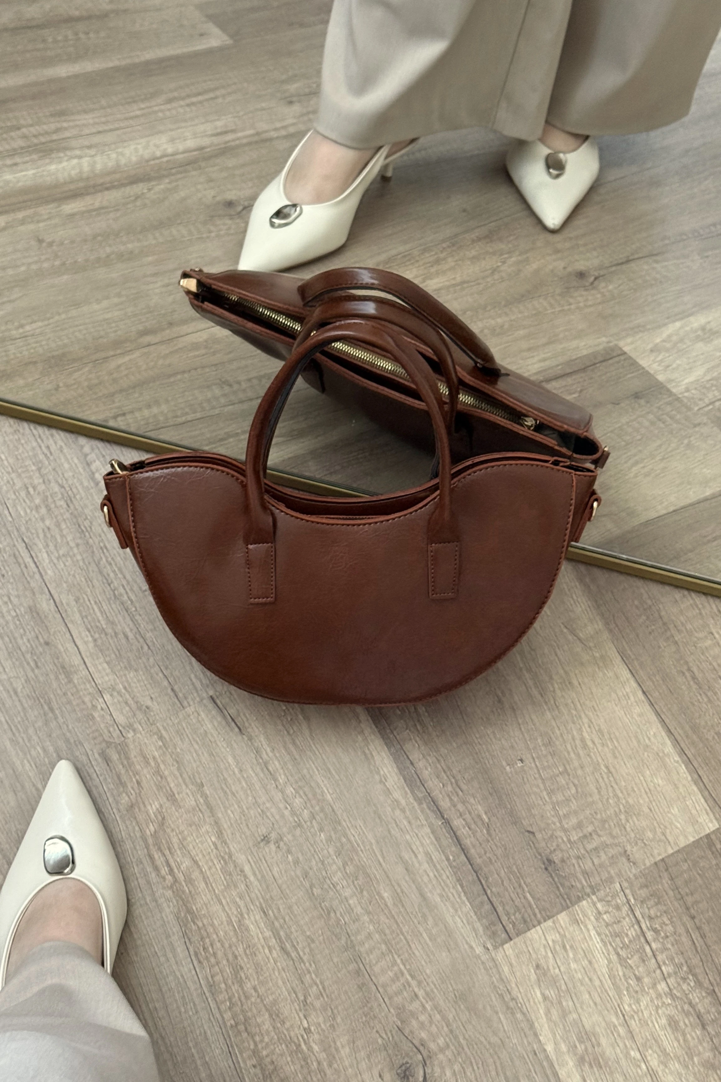 Oval Kesimli Çapraz Askılı Kadın El ve Omuz Çanta Fory ST0046 - Taba