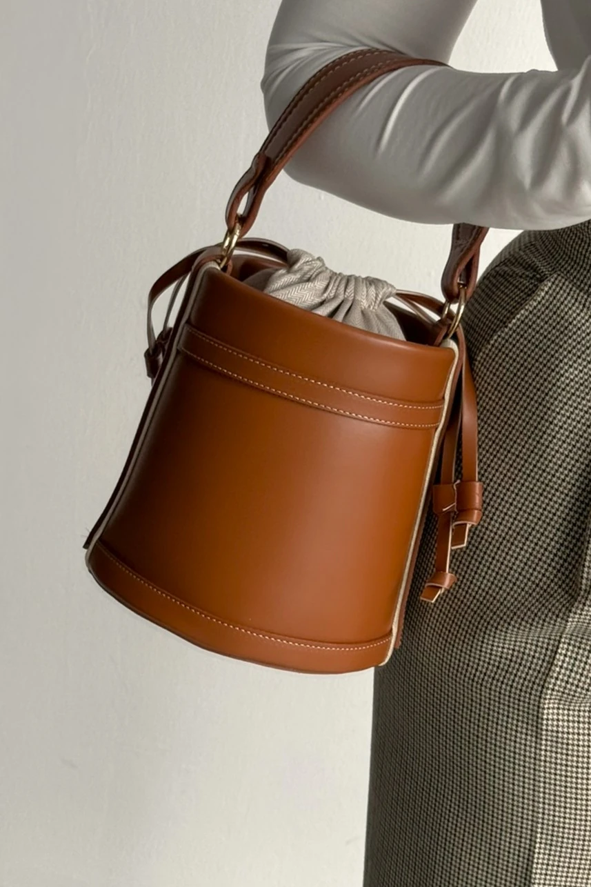 Büzgü Kapamalı Kova Model El ve Omuz Çanta Kate Taba