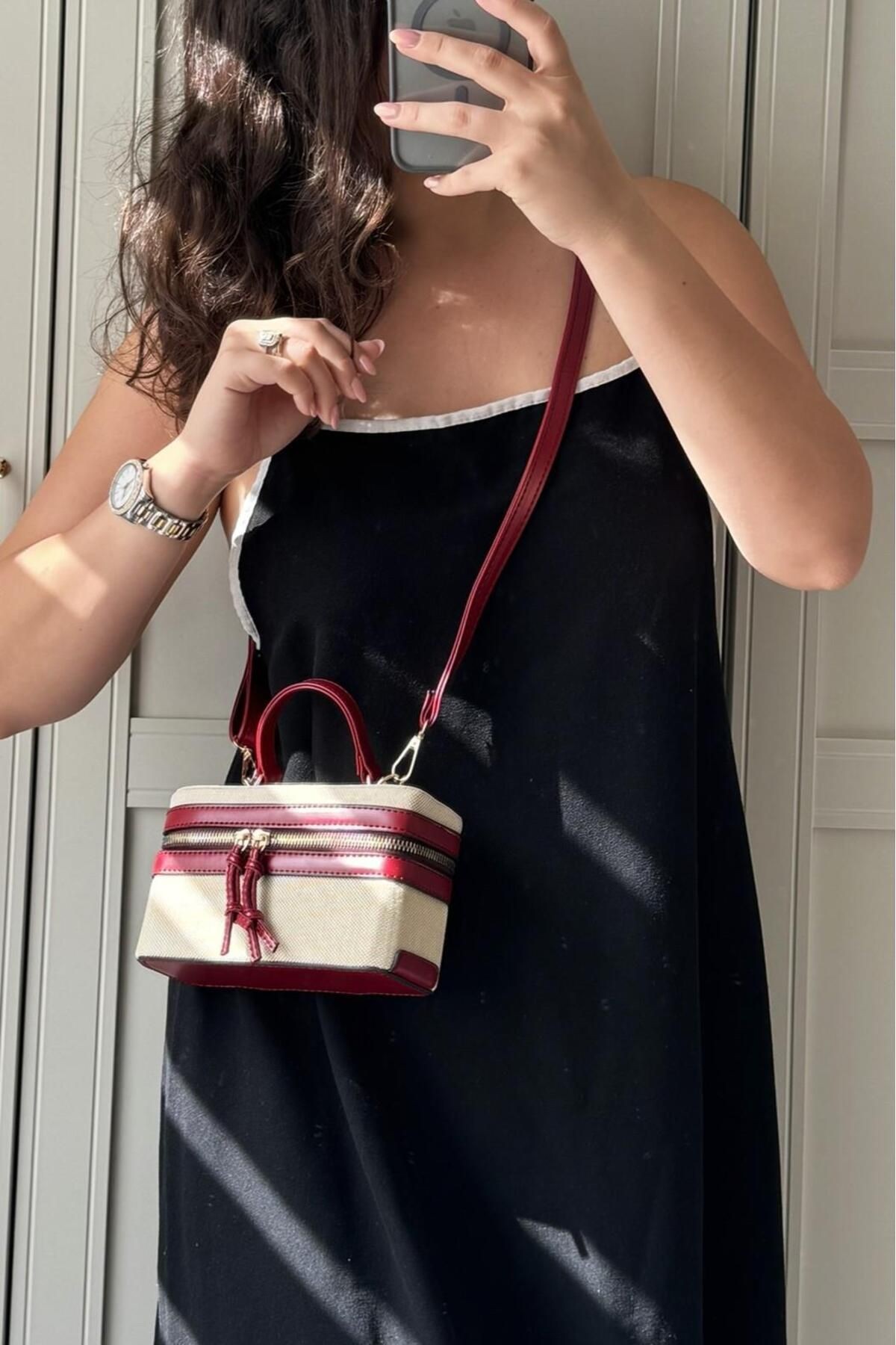 Sert Kutu Model Tutma Saplı Çift Fermuarlı Kadın El ve Omuz Çanta Keten Kumaş Cardin Bordo