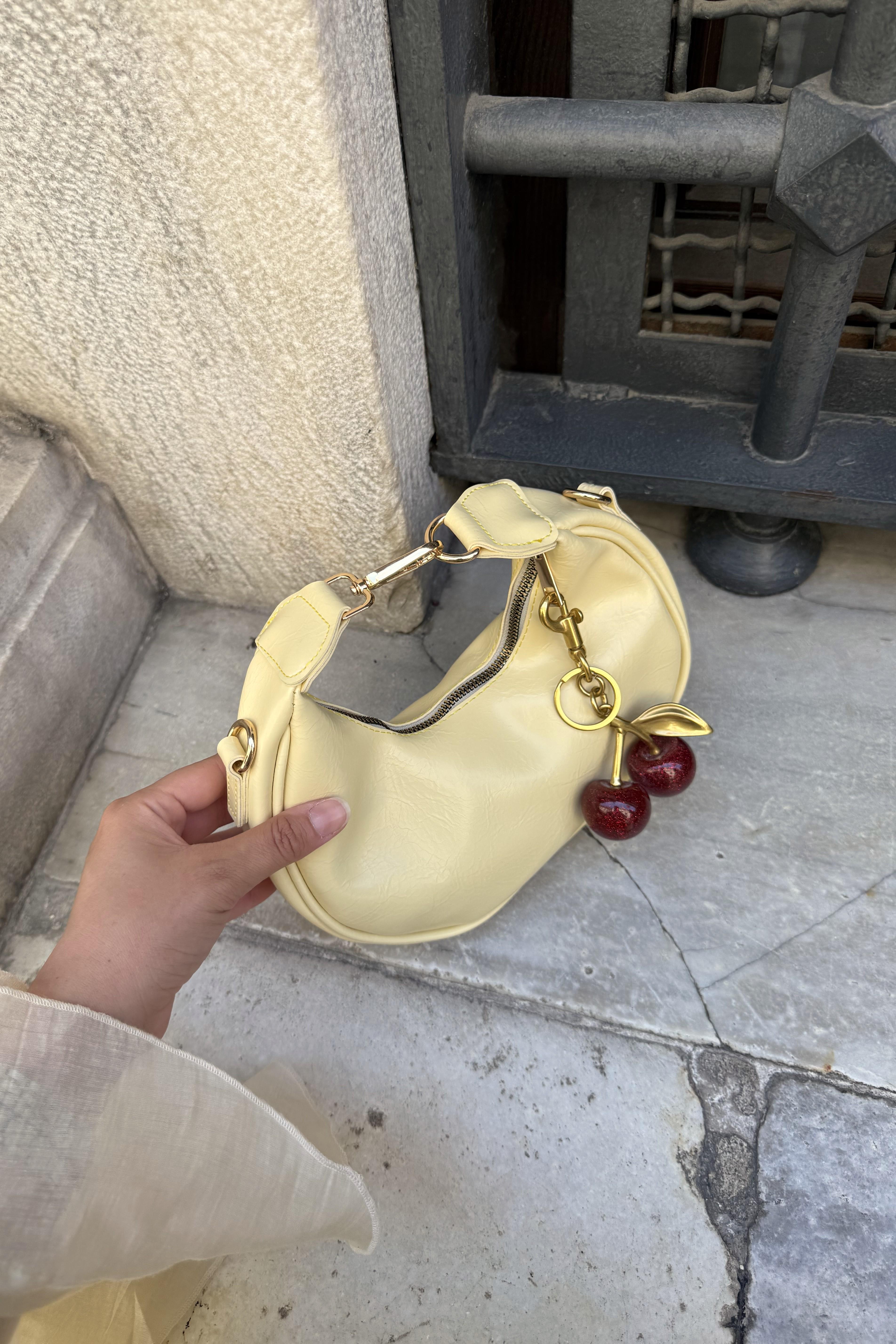 Kiraz Charm Hediyeli Kadın El ve Omuz Çanta Alyona Deri Sarı
