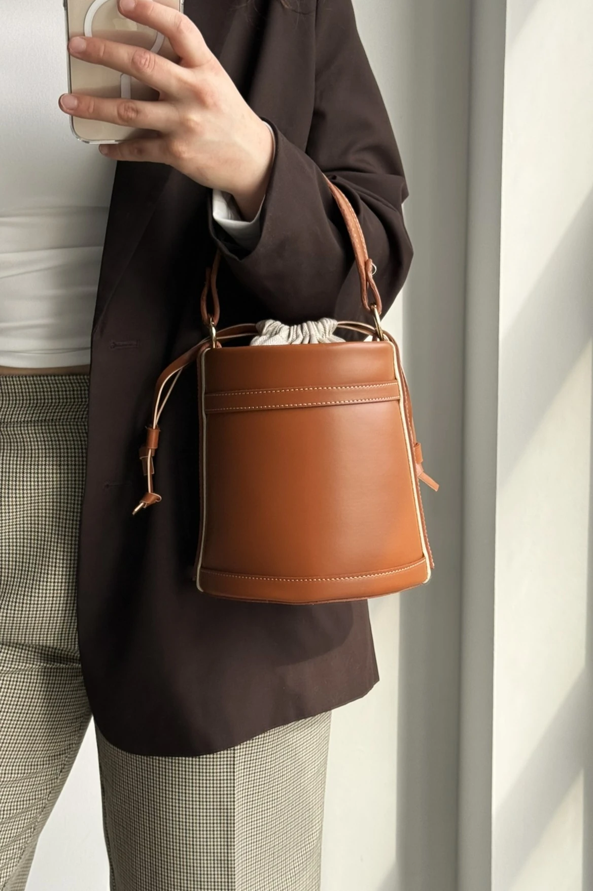 Büzgü Kapamalı Kova Model El ve Omuz Çanta Kate Taba