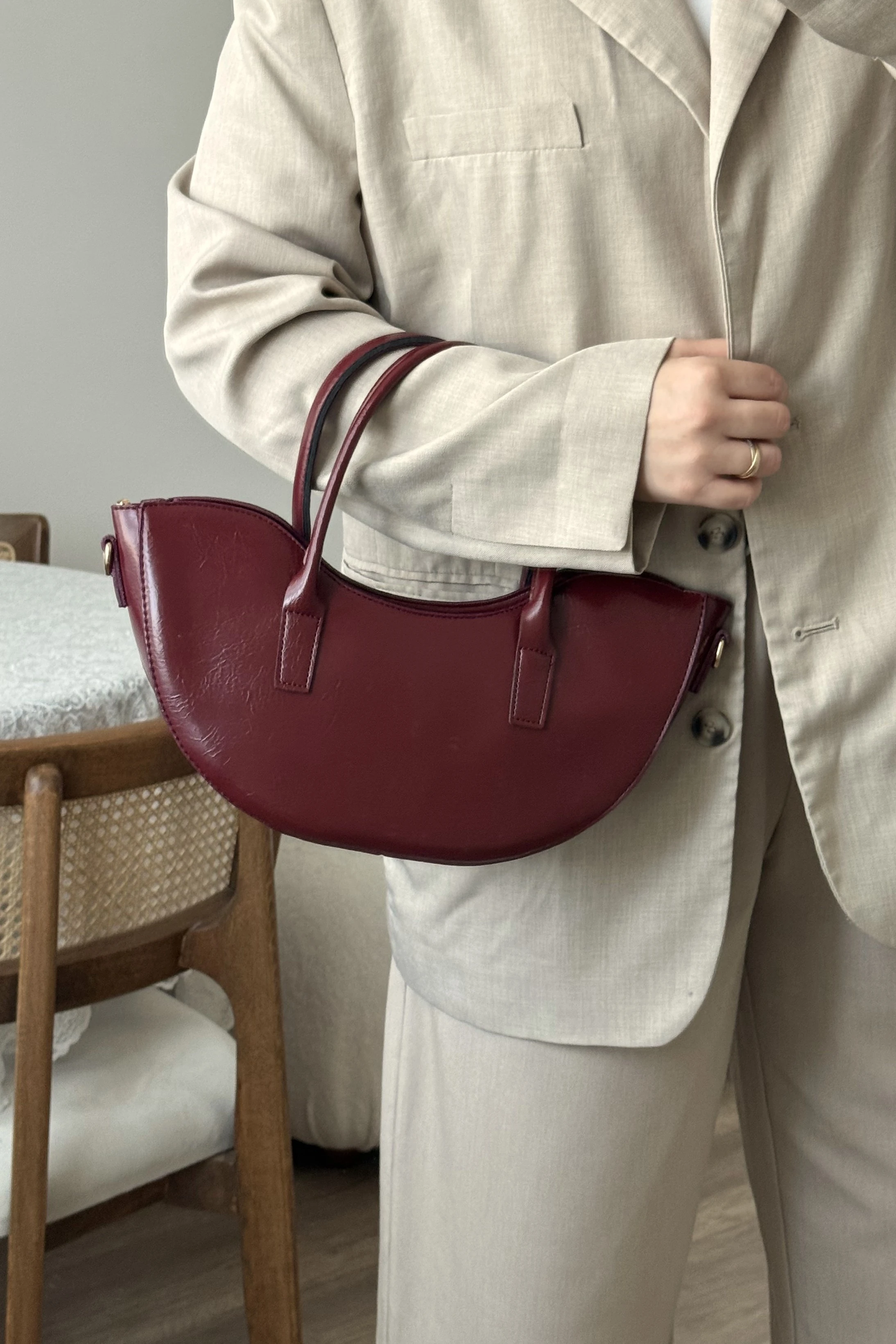 Oval Kesimli Çapraz Askılı Kadın El ve Omuz Çanta Fory ST0046