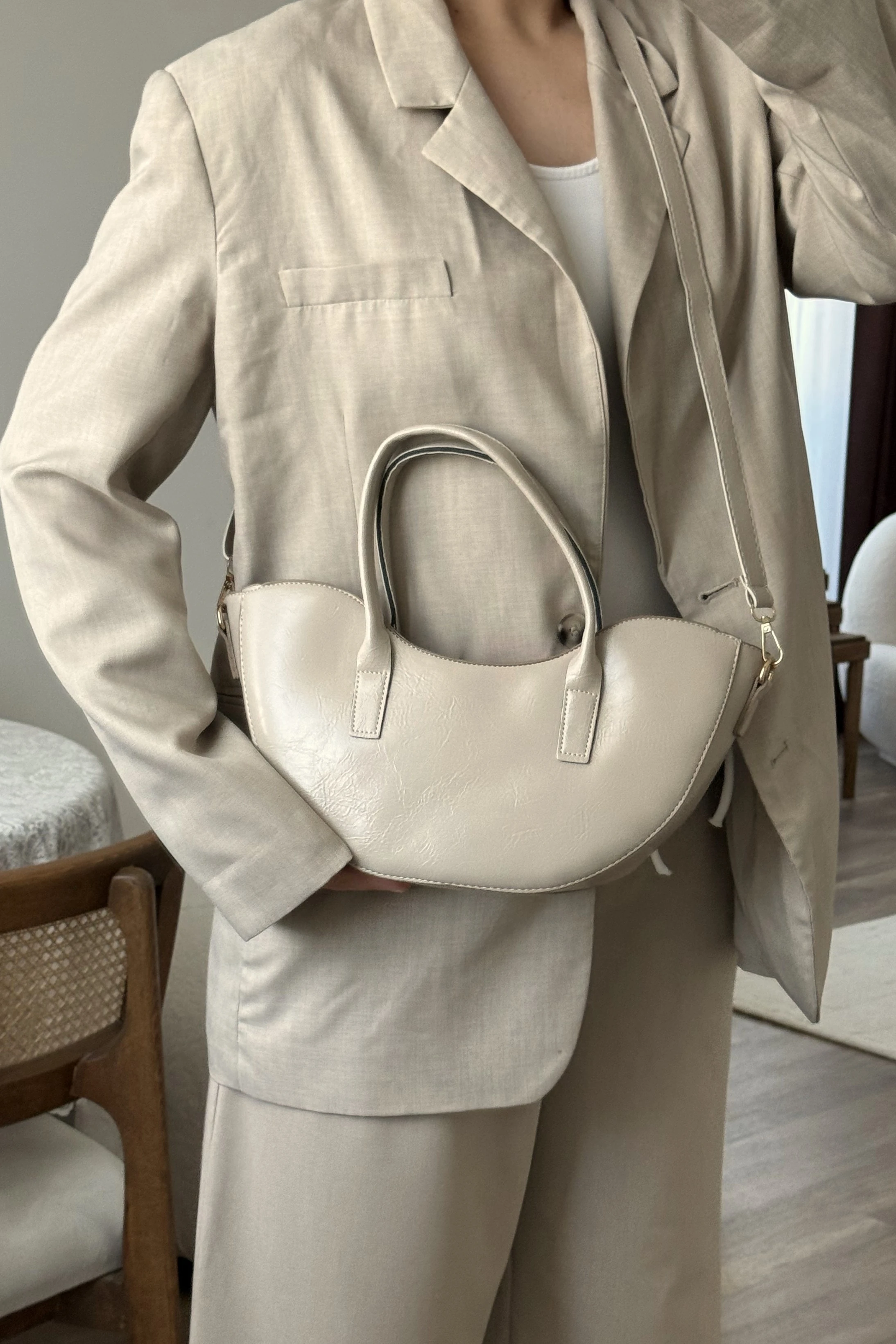 Oval Kesimli Çapraz Askılı Kadın El ve Omuz Çanta Fory ST0046 - Vizon