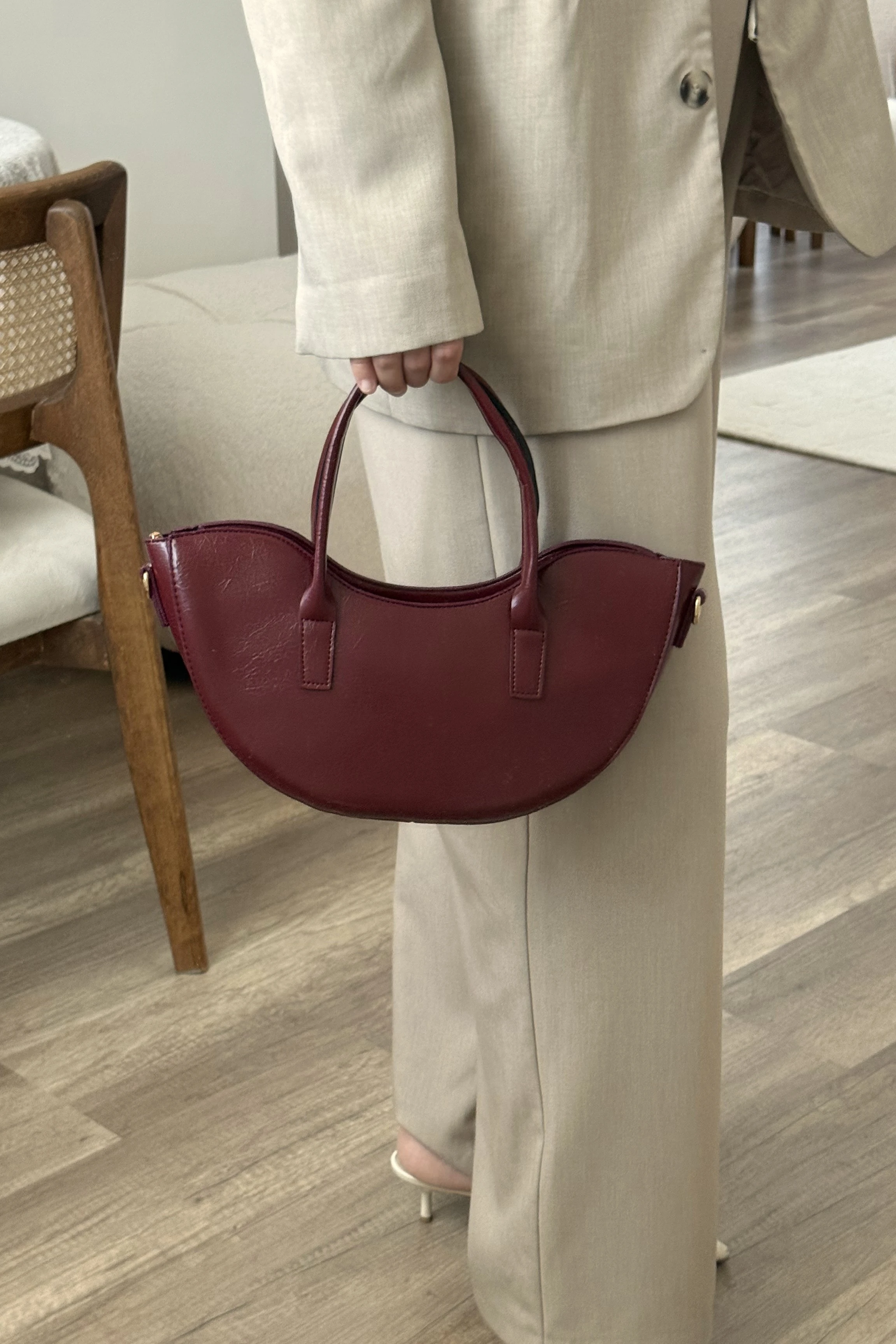 Oval Kesimli Çapraz Askılı Kadın El ve Omuz Çanta Fory ST0046