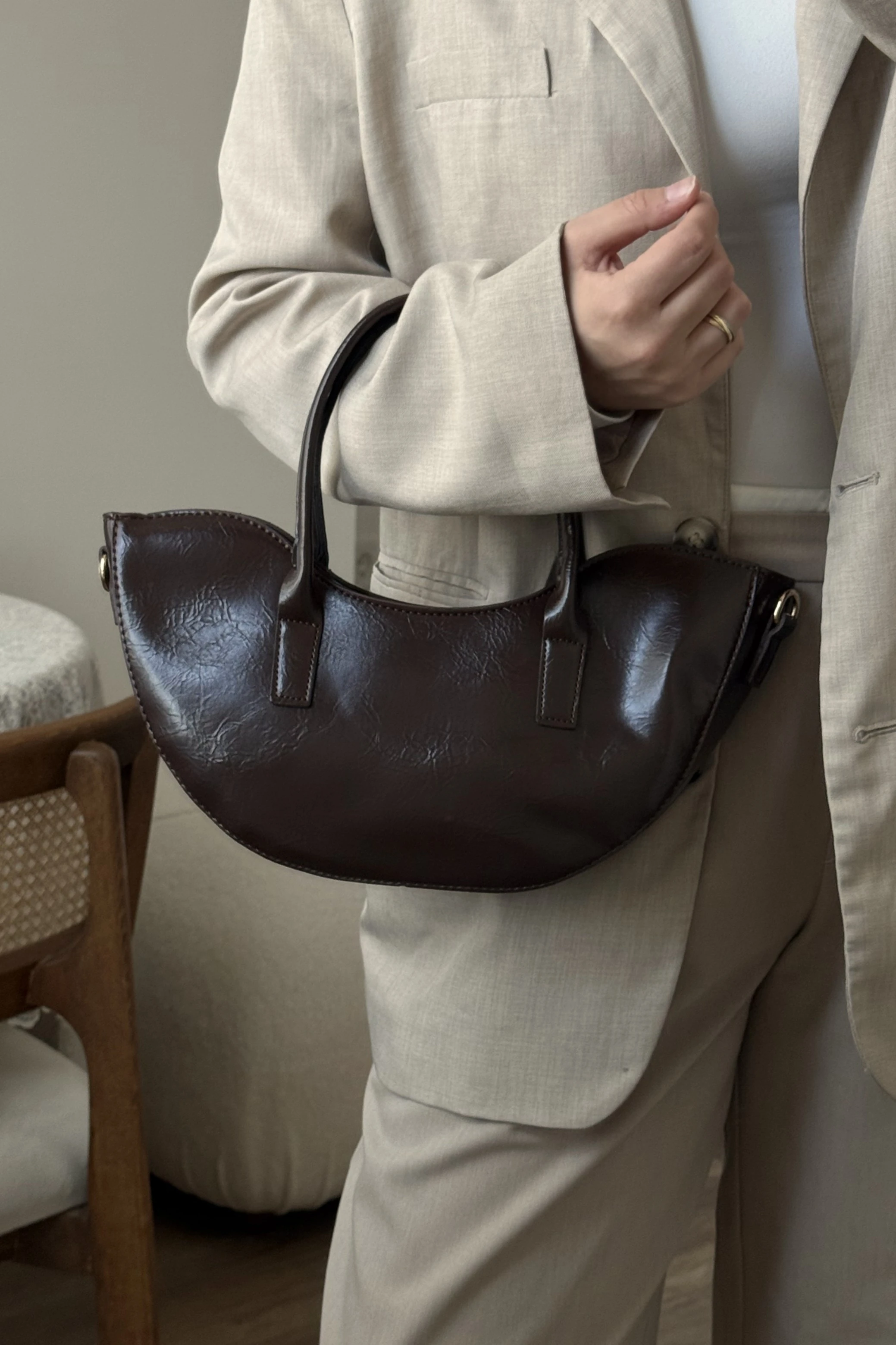 Oval Kesimli Çapraz Askılı Kadın El ve Omuz Çanta Fory ST0046 - Acı Kahve