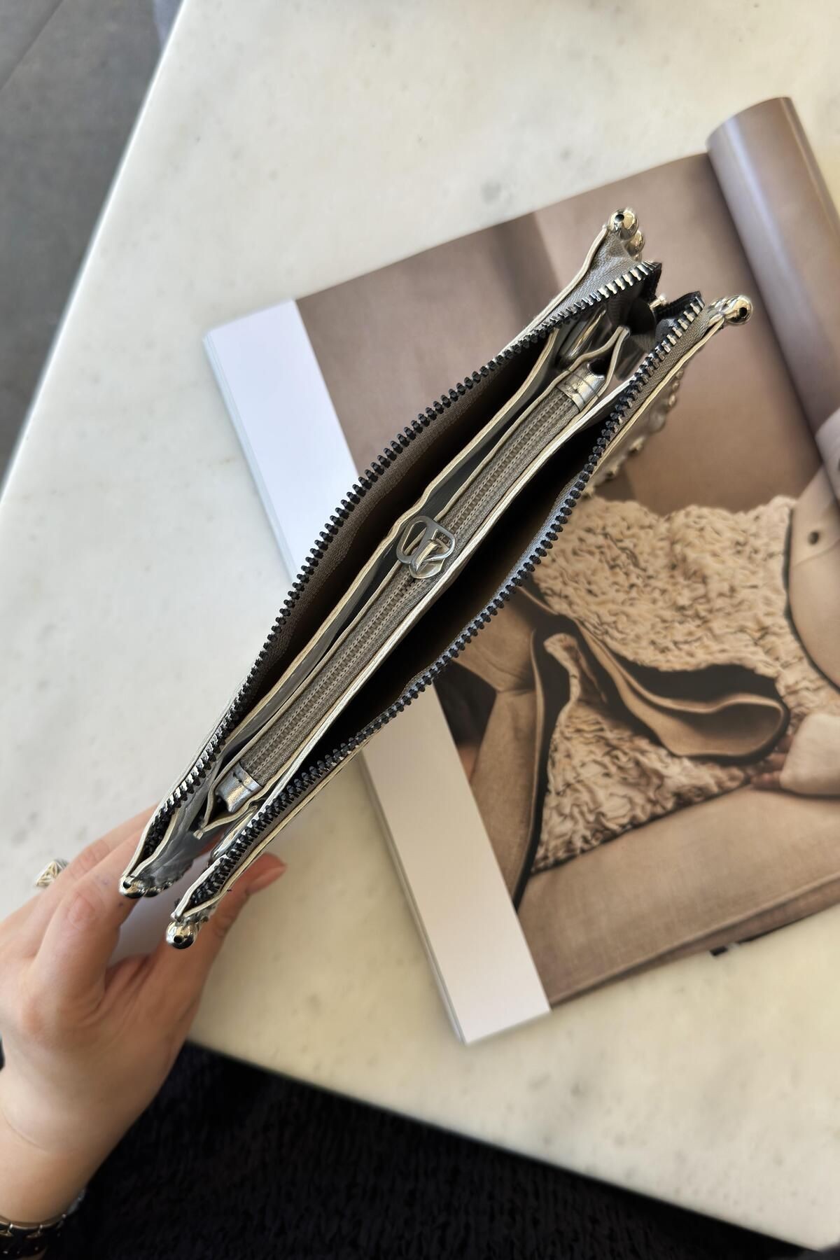 Metal Boncuklu Clutch Zincir Askılı 3 Gözlü Kadın El ve Omuz Çantası Estelle Gümüş