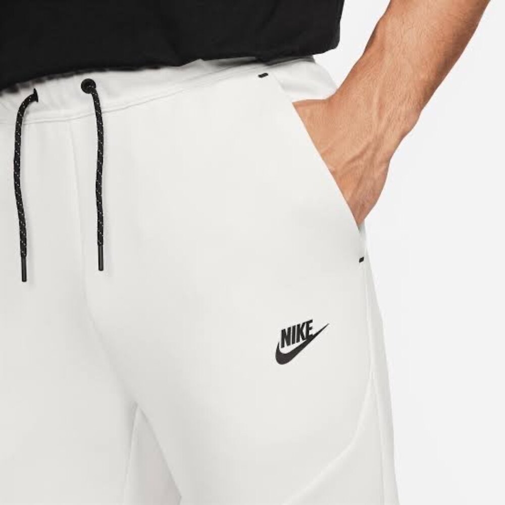 Nike Tech Fleece Jogger/White