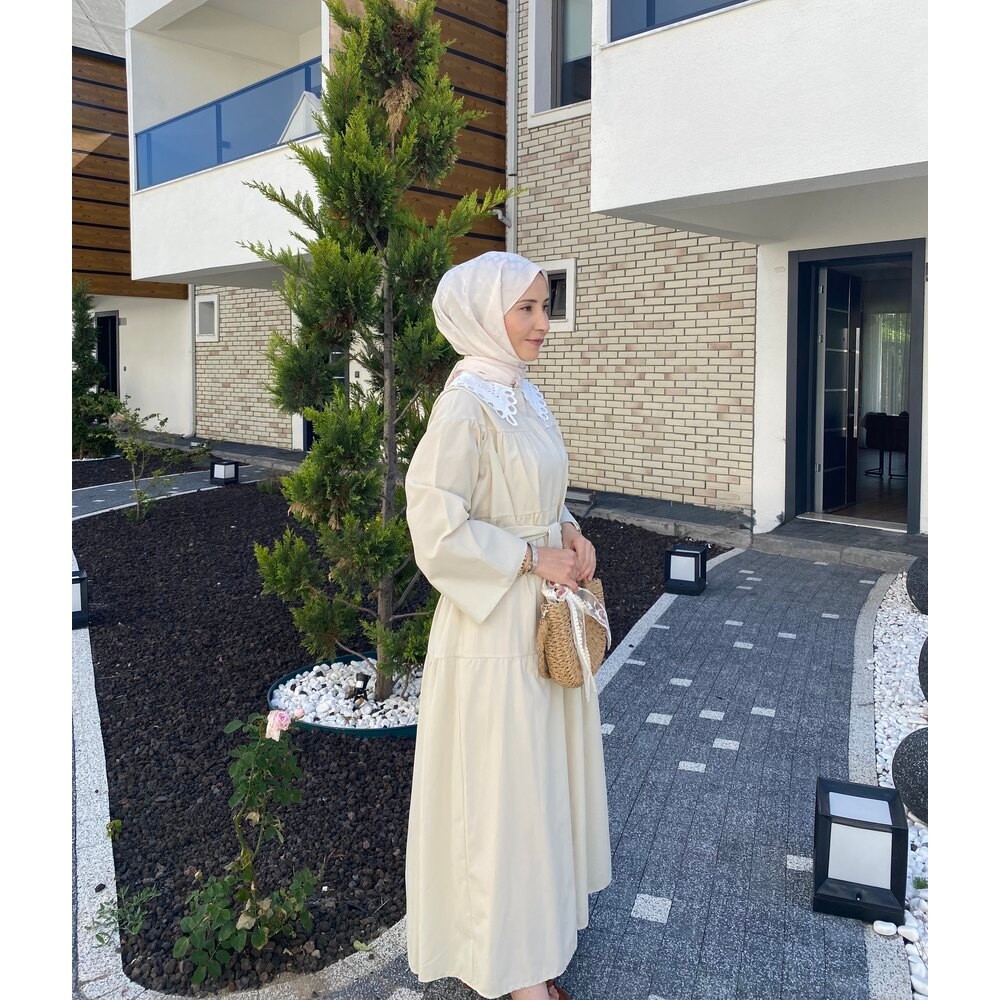 DANTEL YAKA ELBİSE BEJ