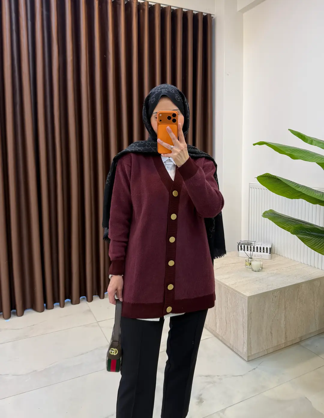 V YAKA ANGORA HIRKA BORDO