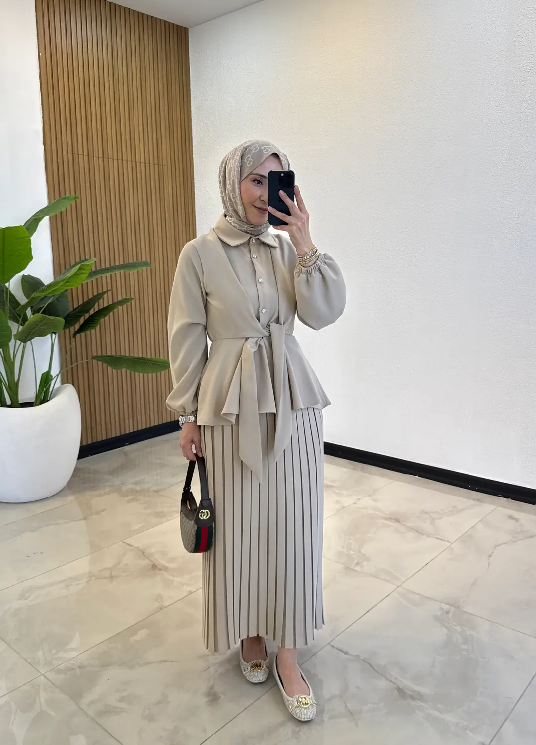 PLİSELİ TAŞLI TAKIM BEJ