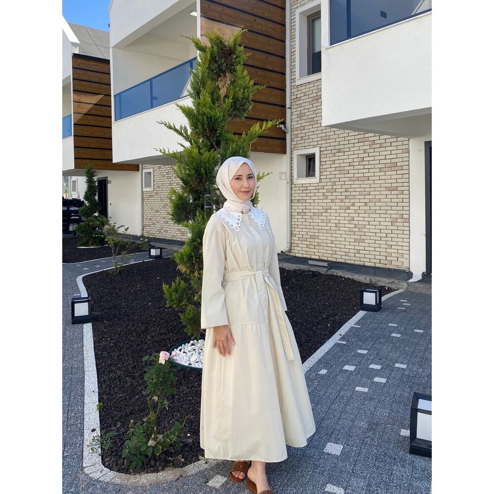 DANTEL YAKA ELBİSE BEJ