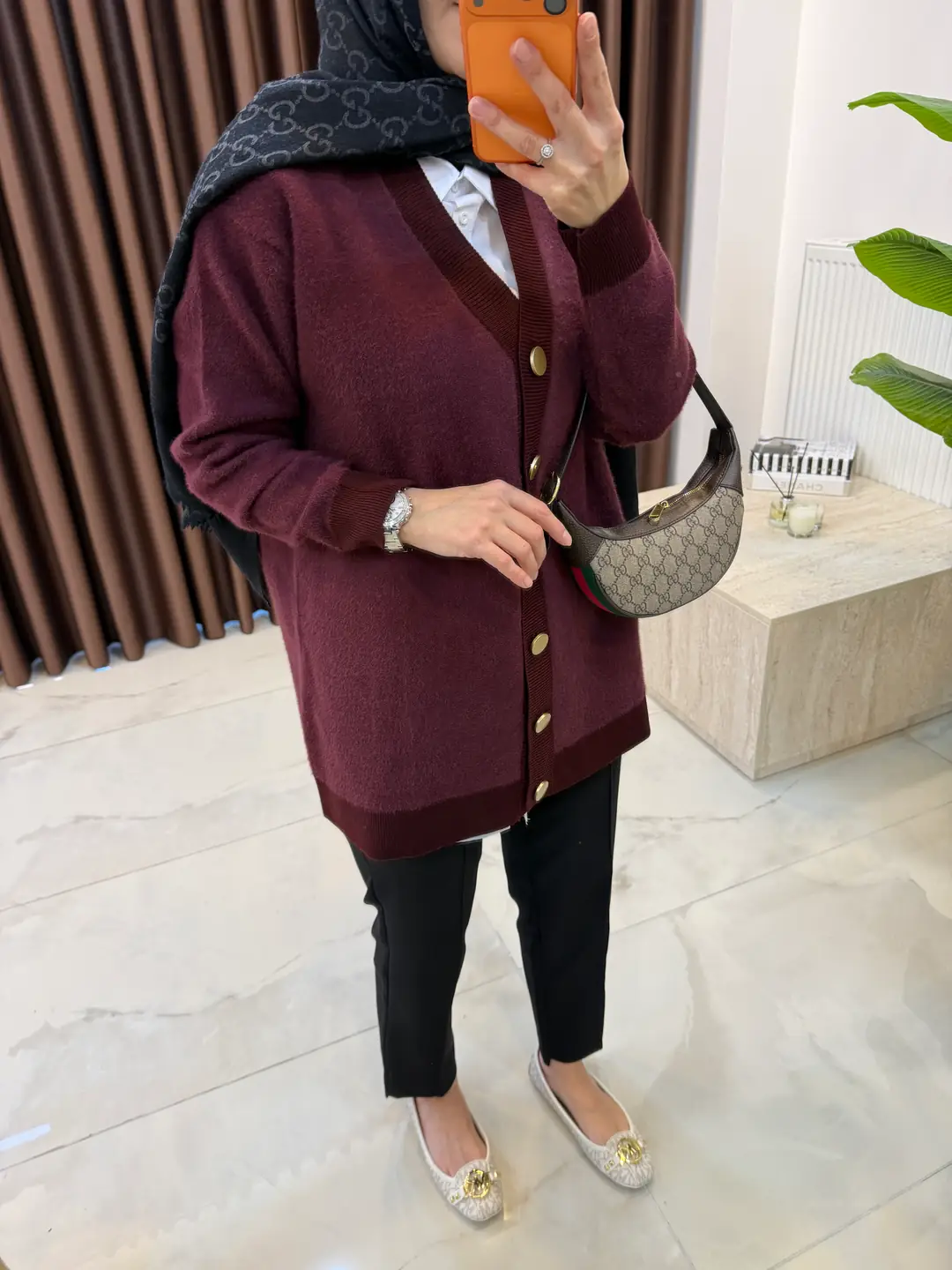 V YAKA ANGORA HIRKA BORDO