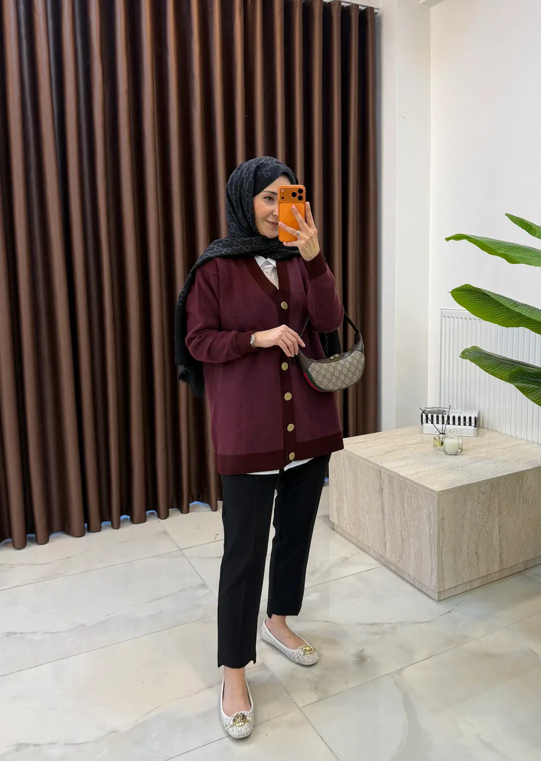 V YAKA ANGORA HIRKA BORDO