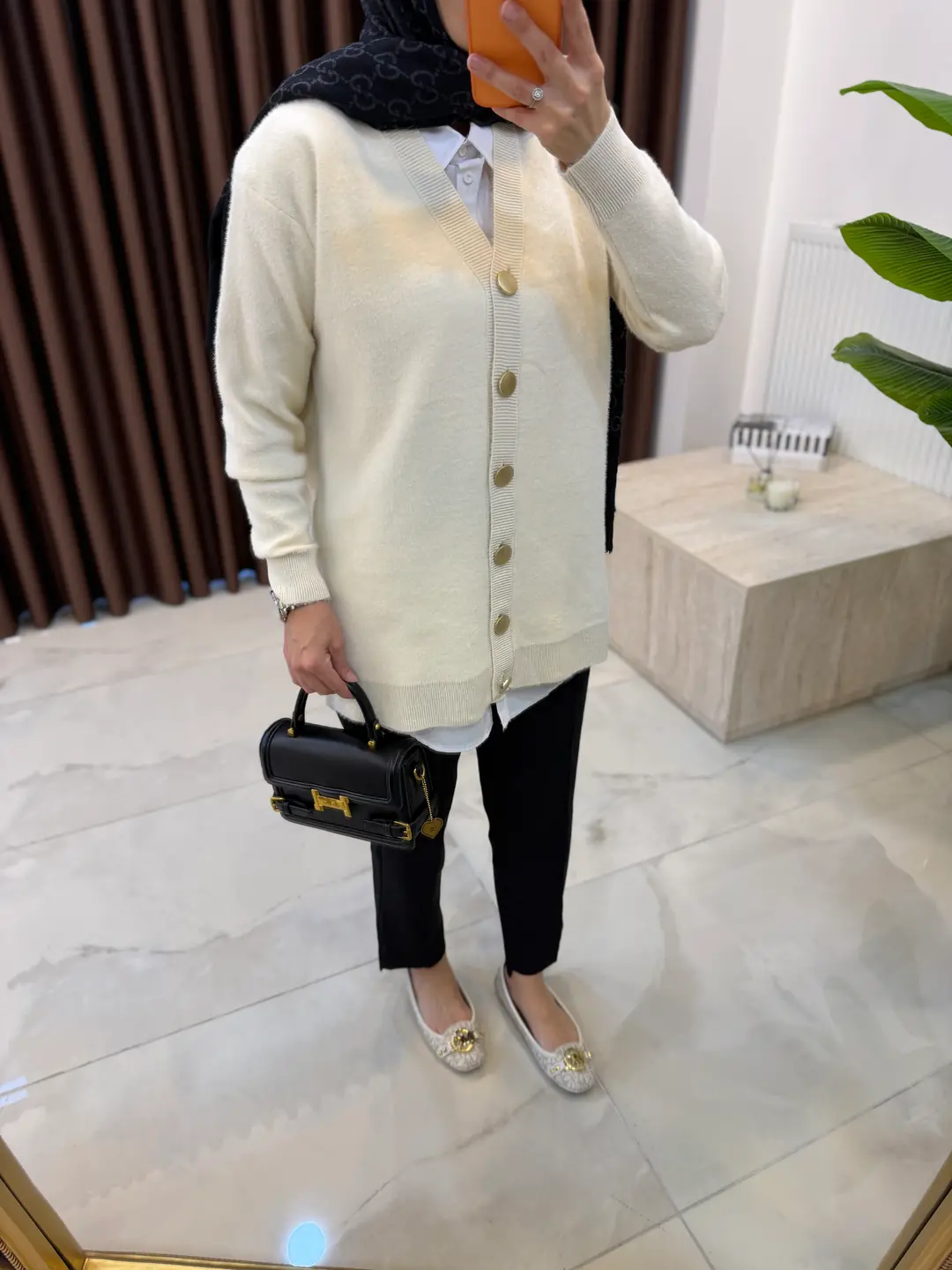 V YAKA ANGORA HIRKA EKRU