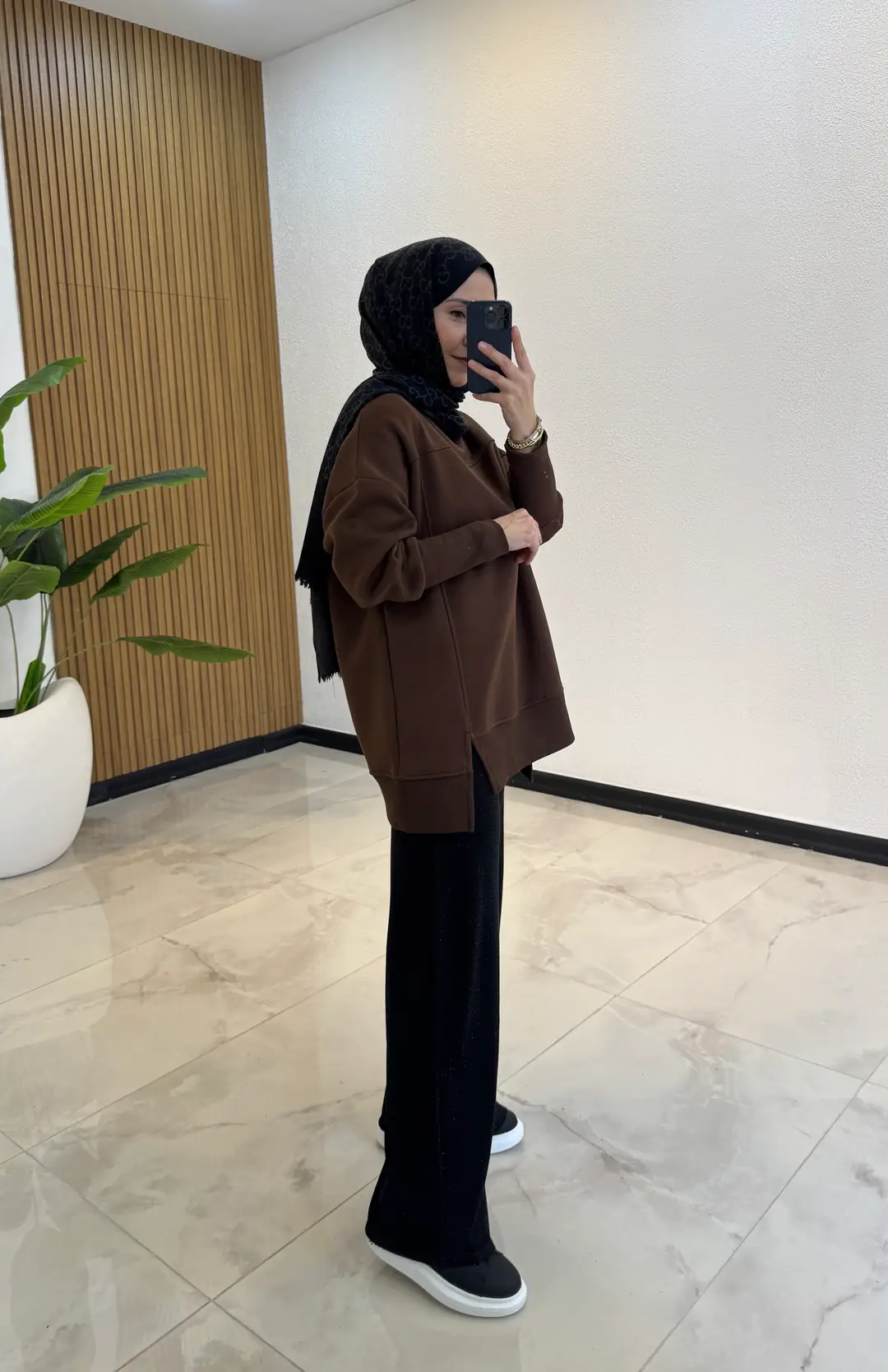 PARMAK GEÇMELİ SWEAT KAHVE