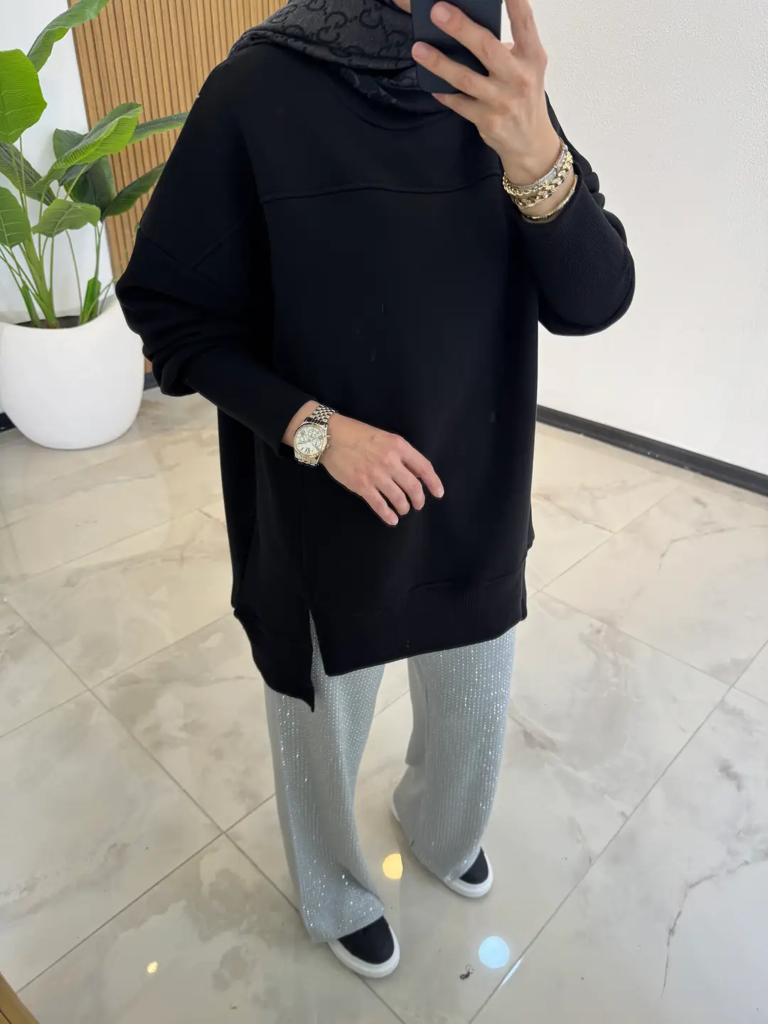 PARMAK GEÇMELİ SWEAT SİYAH