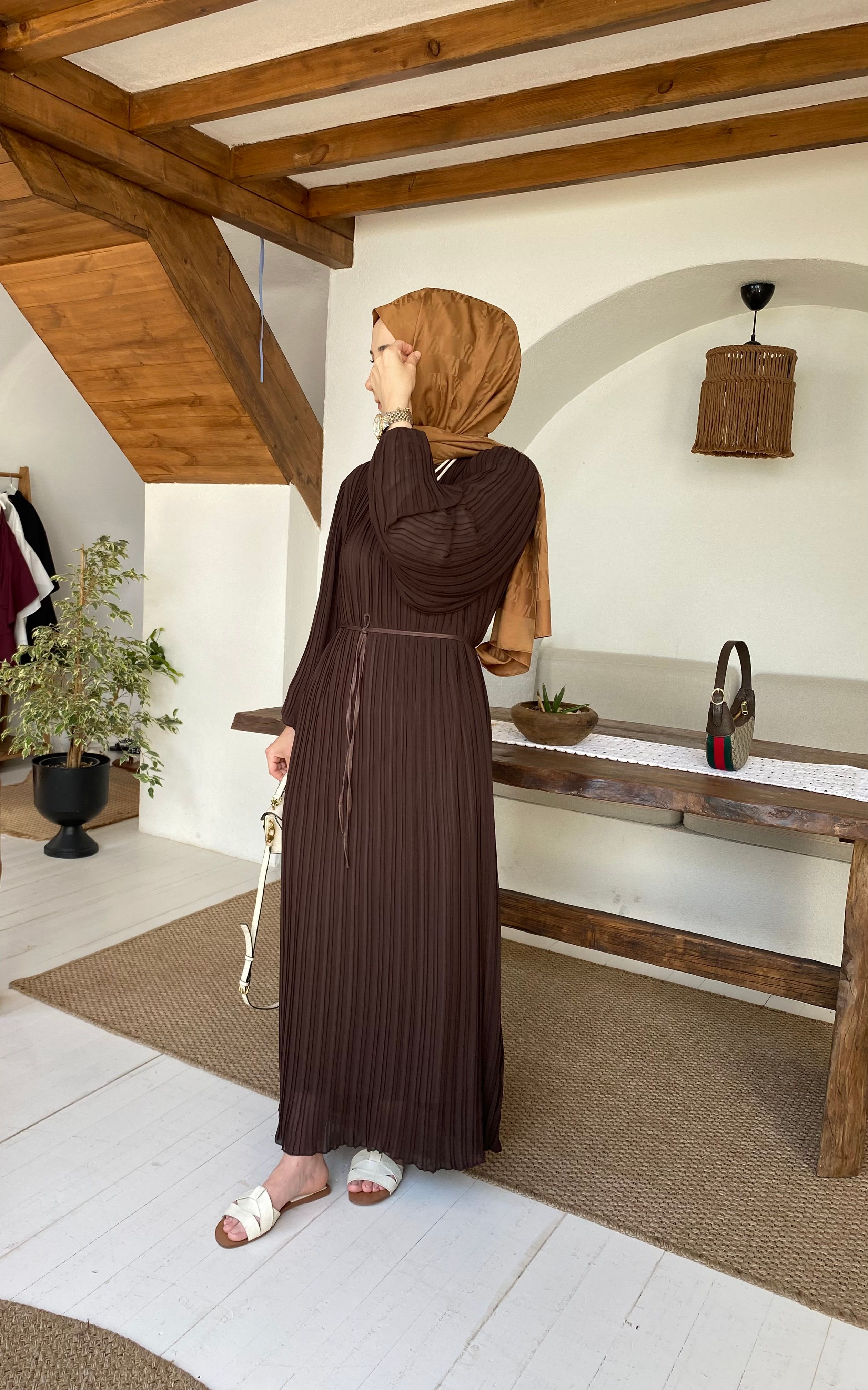 ŞİFON PLİSELİ ELBİSE ACIKAHVE