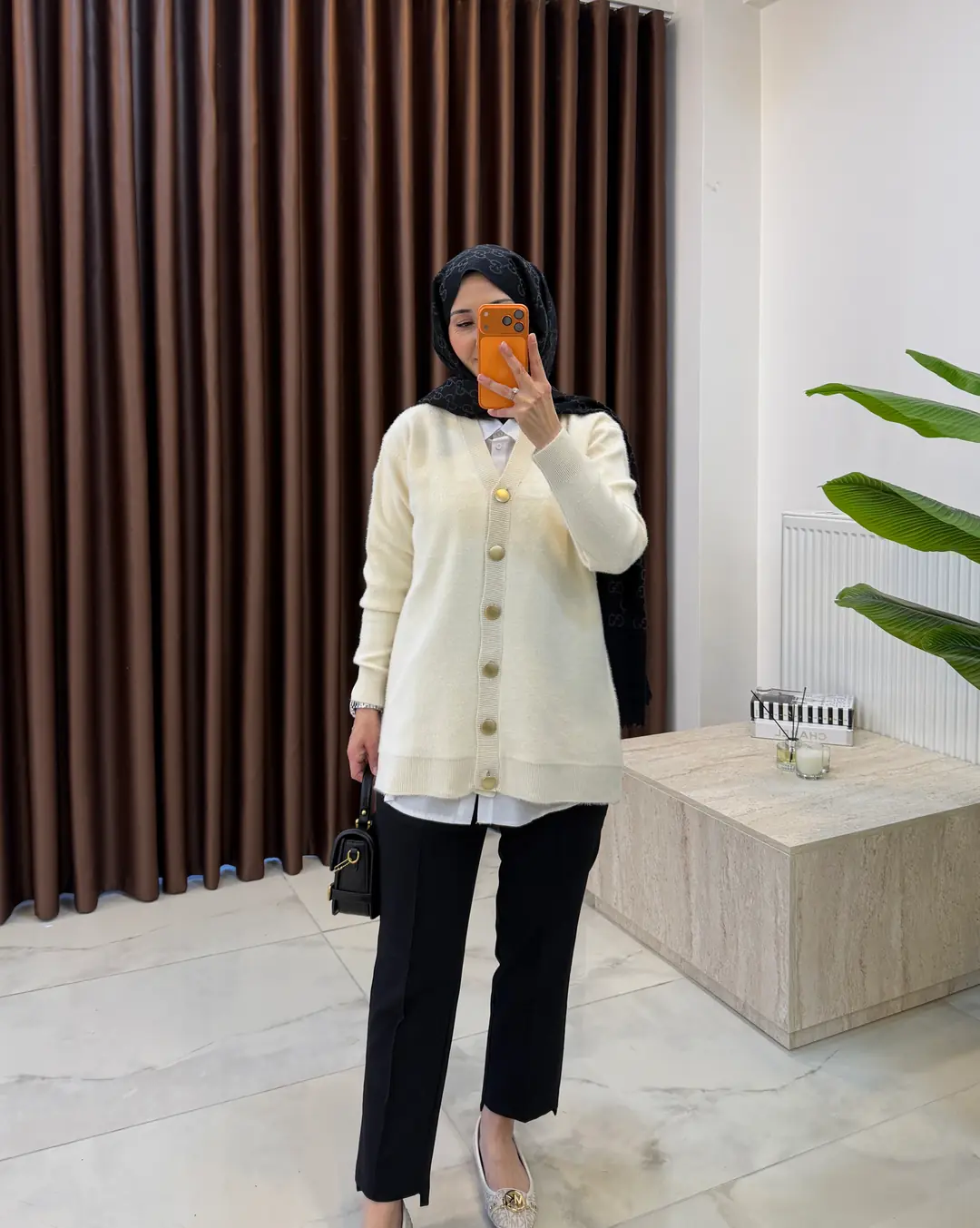 V YAKA ANGORA HIRKA EKRU