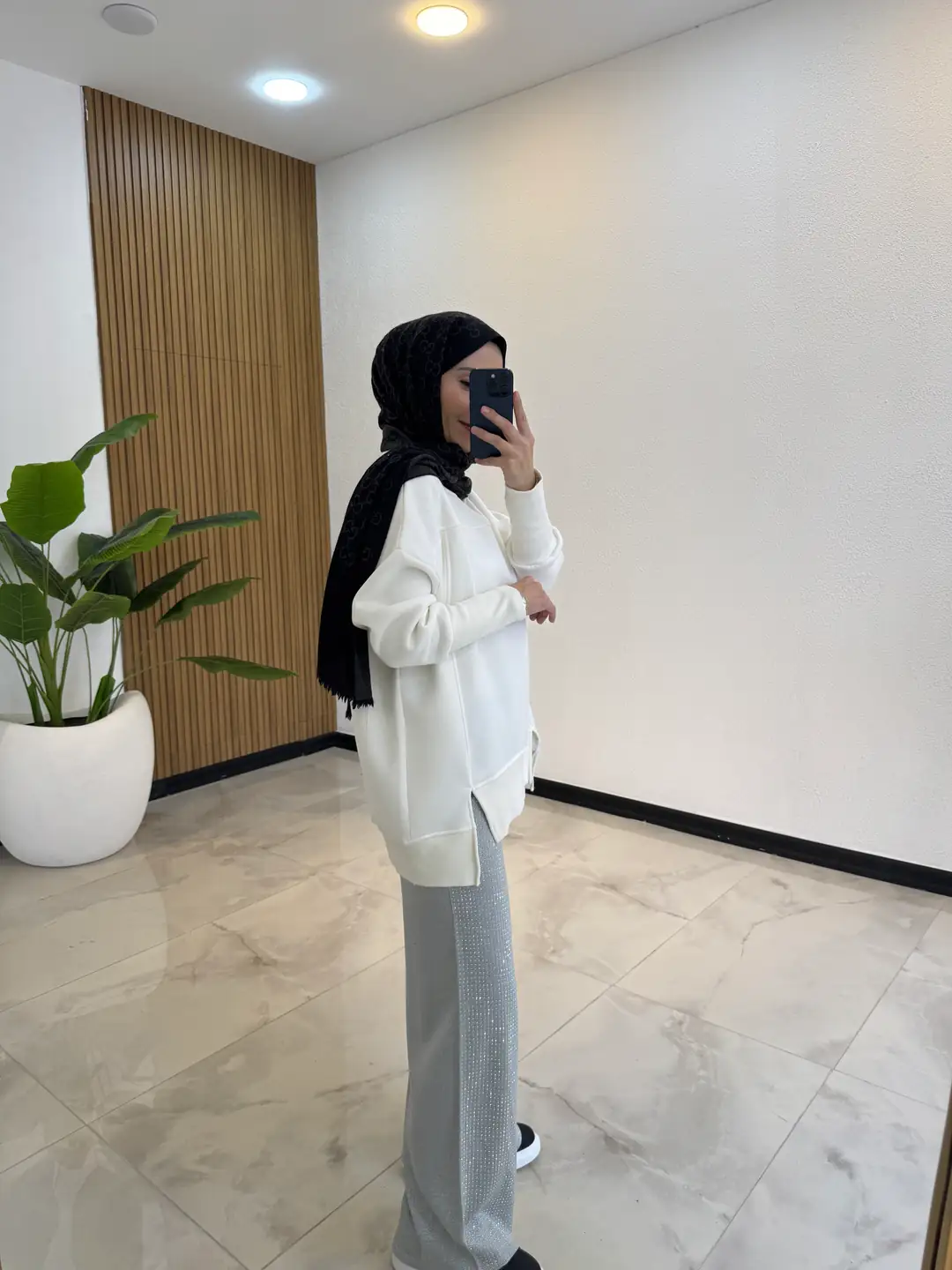 PARMAK GEÇMELİ SWEAT EKRU
