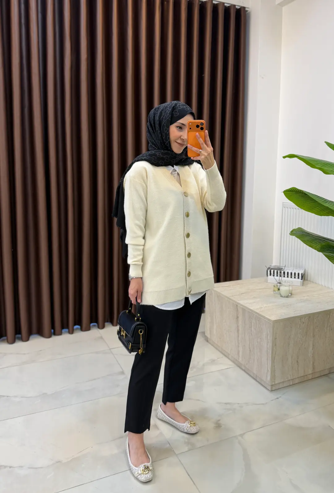 V YAKA ANGORA HIRKA EKRU