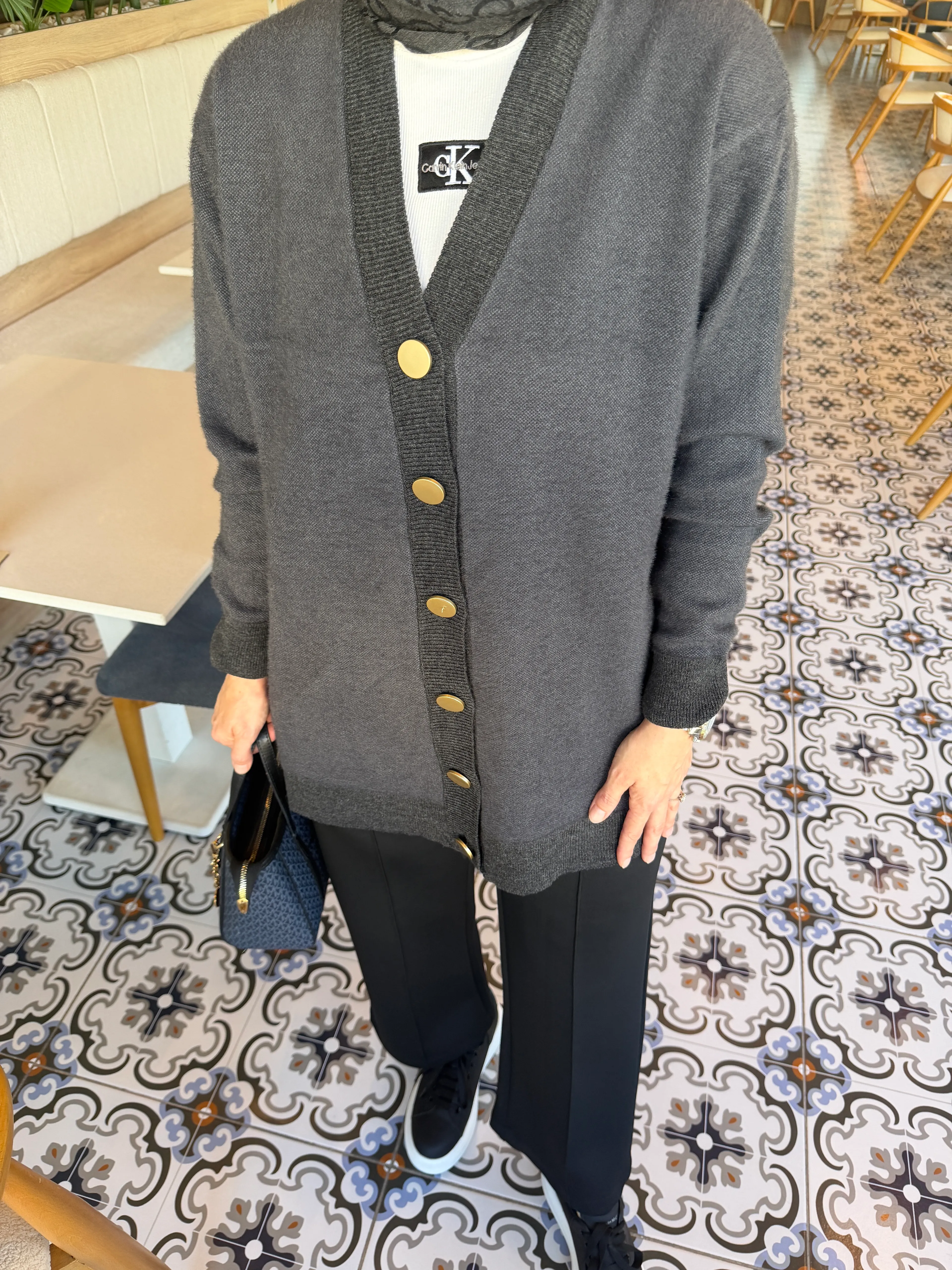 V YAKA ANGORA HIRKA GRİ