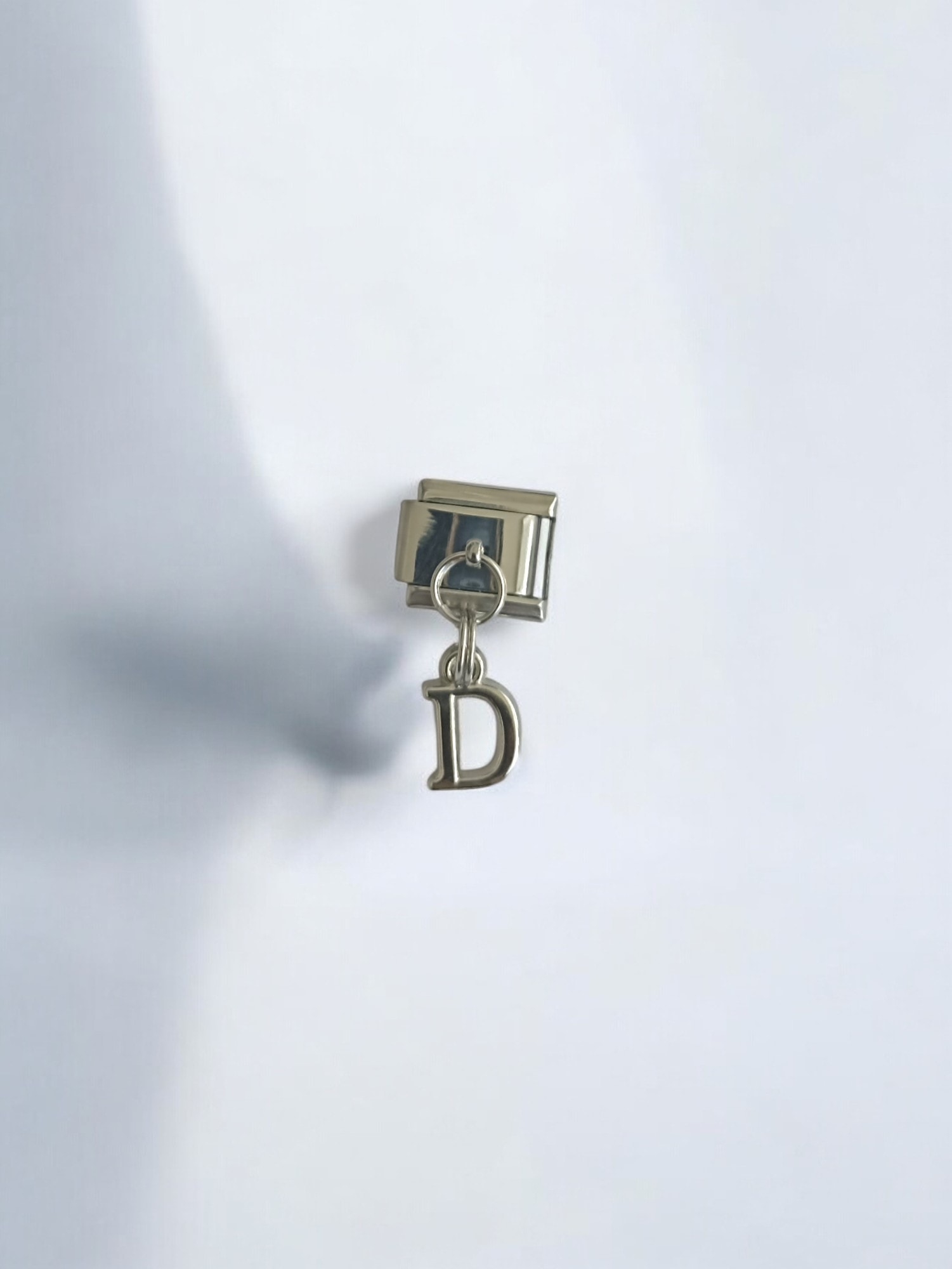 Sallantılı Harf Charm - D