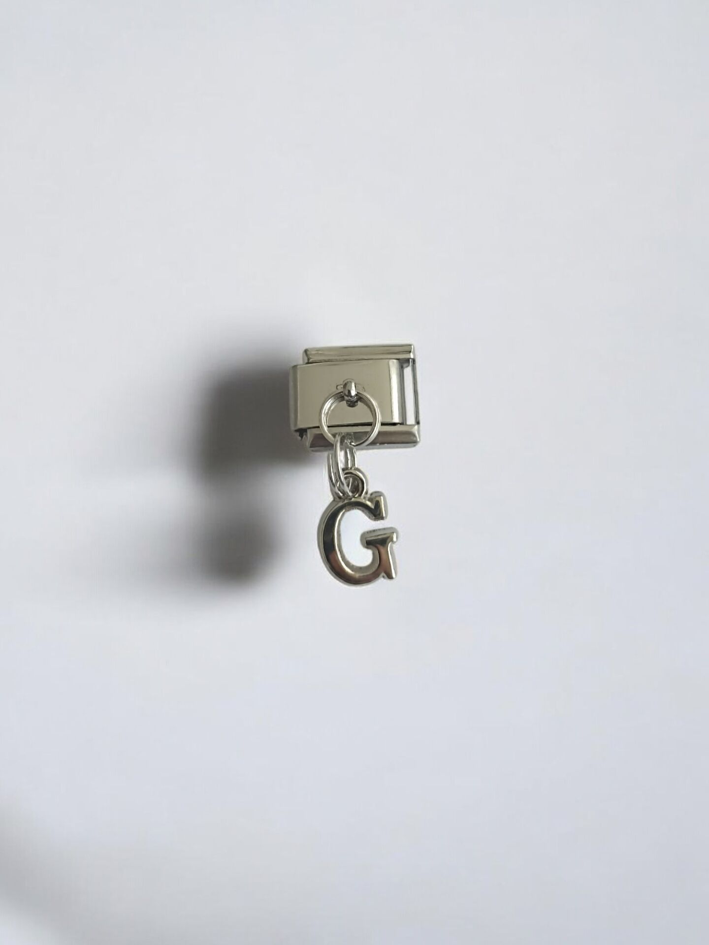 Sallantılı Harf Charm - G