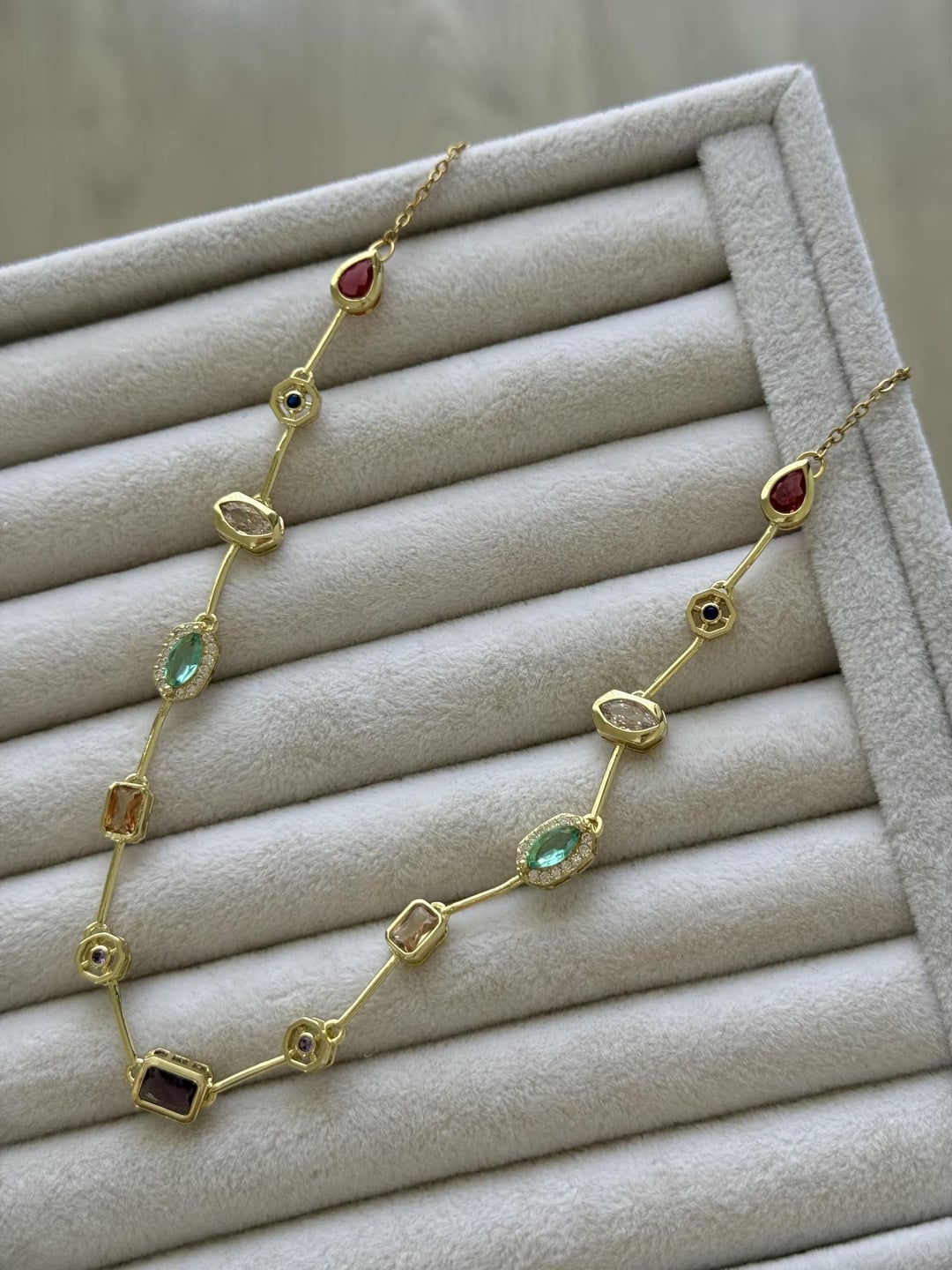 7 Element Full Taşlı Kolye