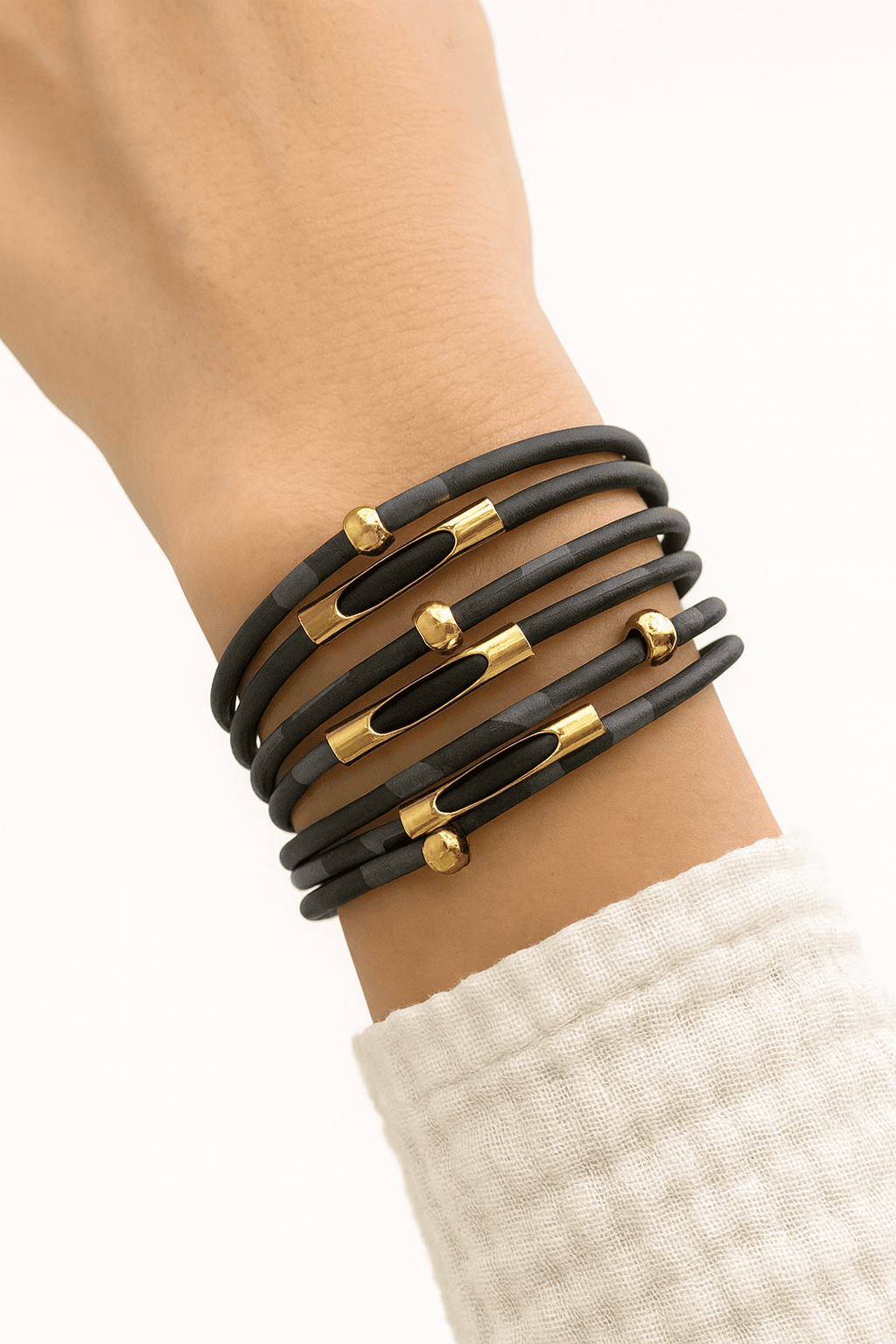 Topçuklu Modern Leopar Bileklik - Siyah