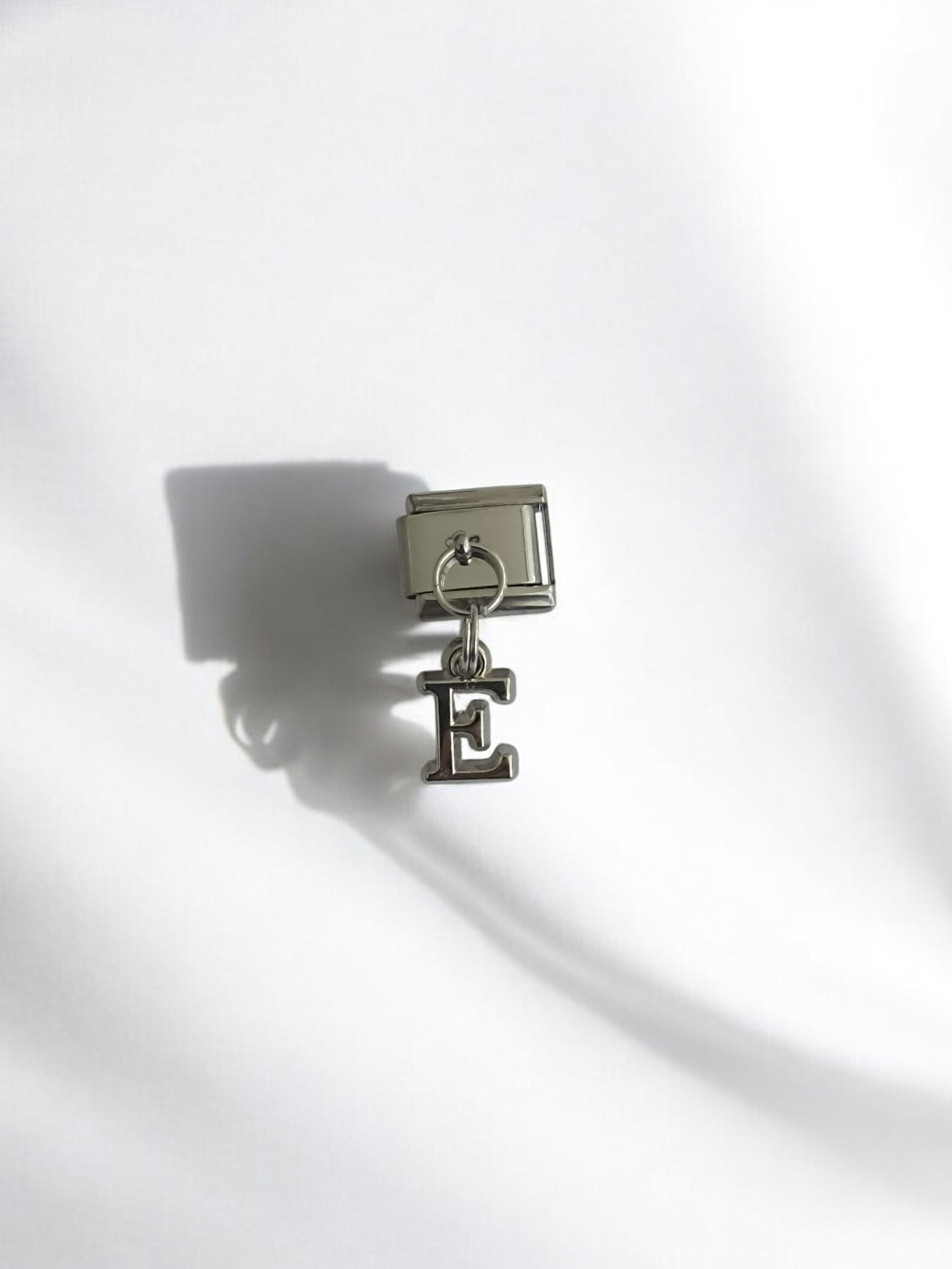 Sallantılı Harf Charm - E