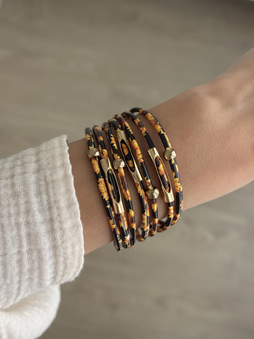 Çiçek Desenli Bileklik