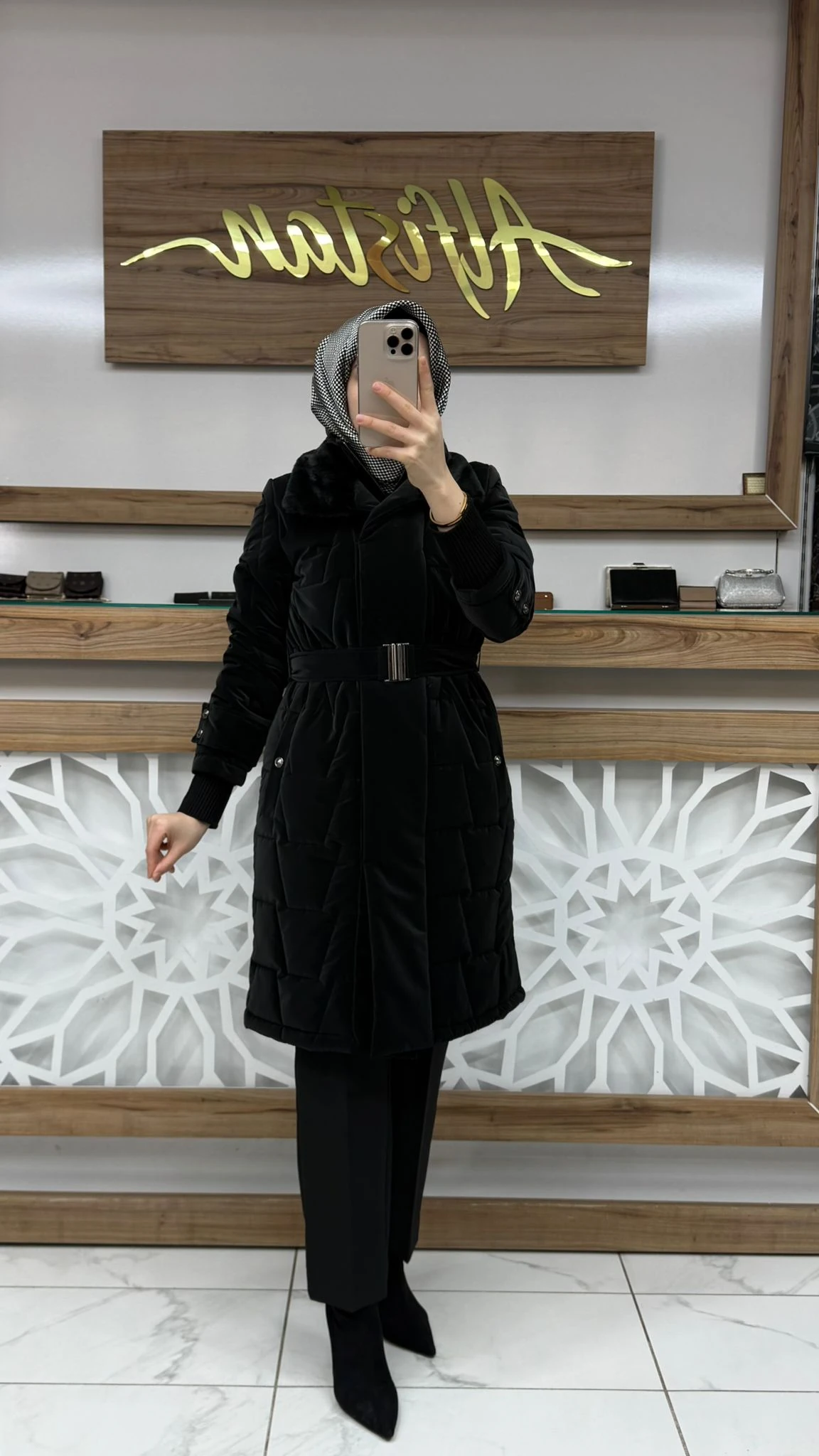 Yakası Kürk ve Kemer Detaylı  Şişme Mont ZÜHRE 12764